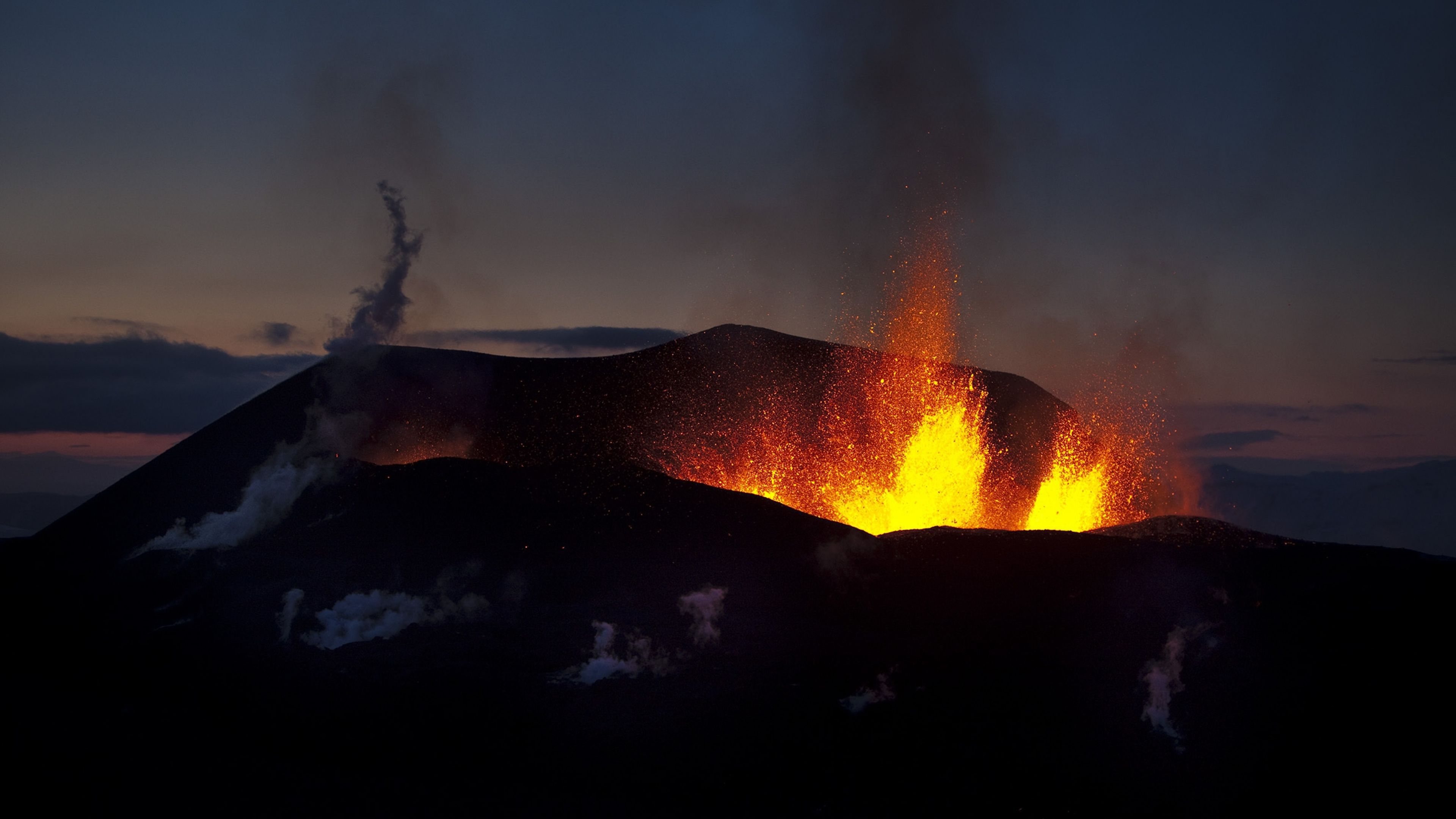 Download Wallpaper 3840x2160 Volcano, Eruption, Night, Lava