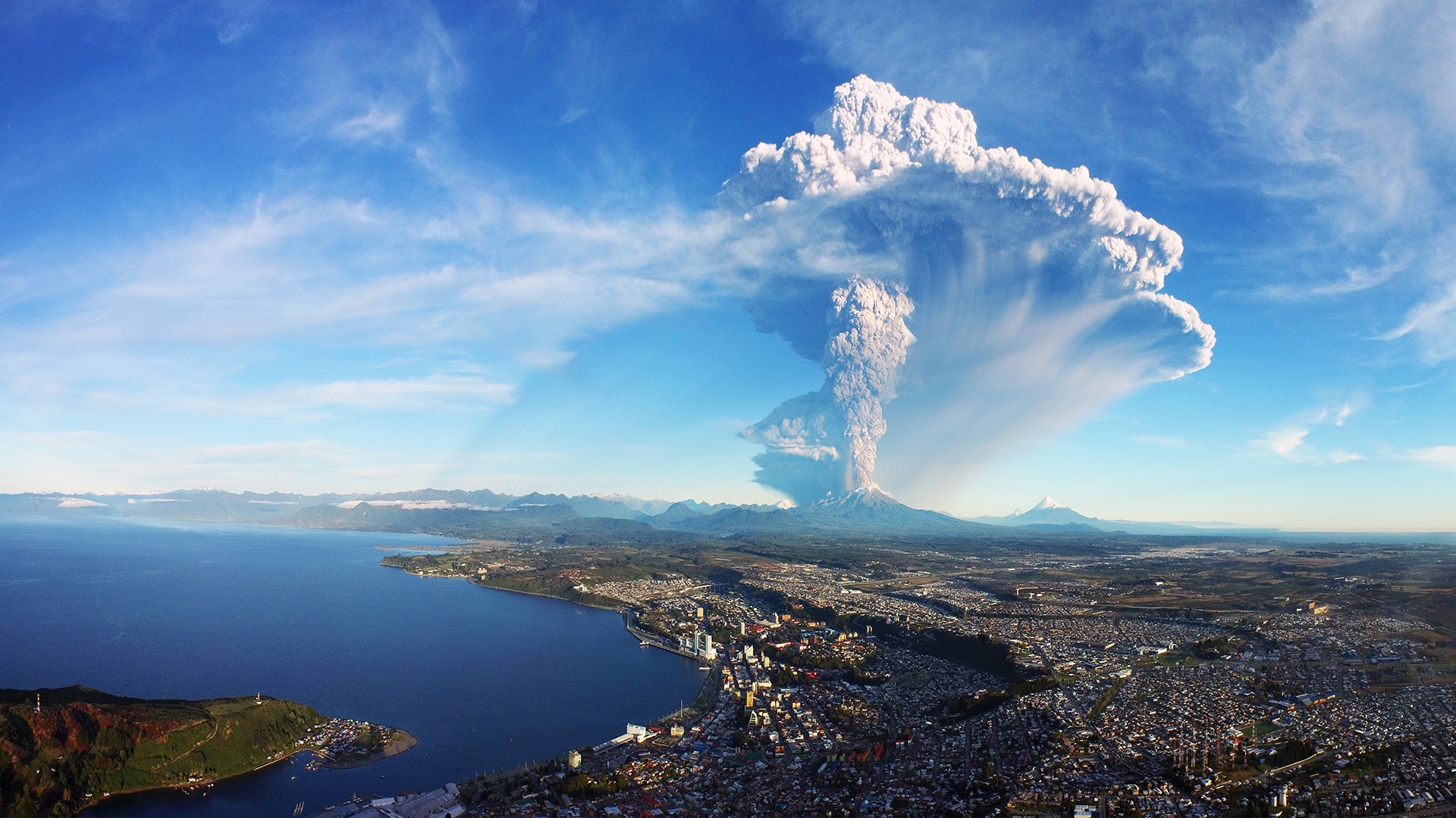 Amazing shot of the Calbuco volcano eruption in Chile. (1920x1080 ...