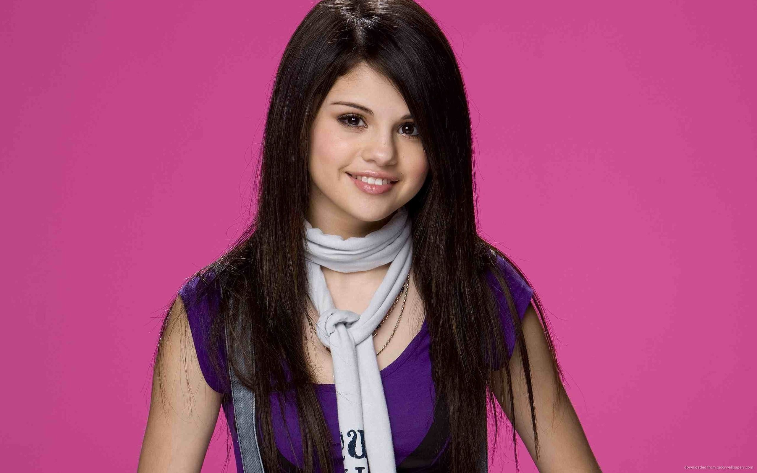 Download 2560x1600 Selena Gomez Pink Background Wallpaper