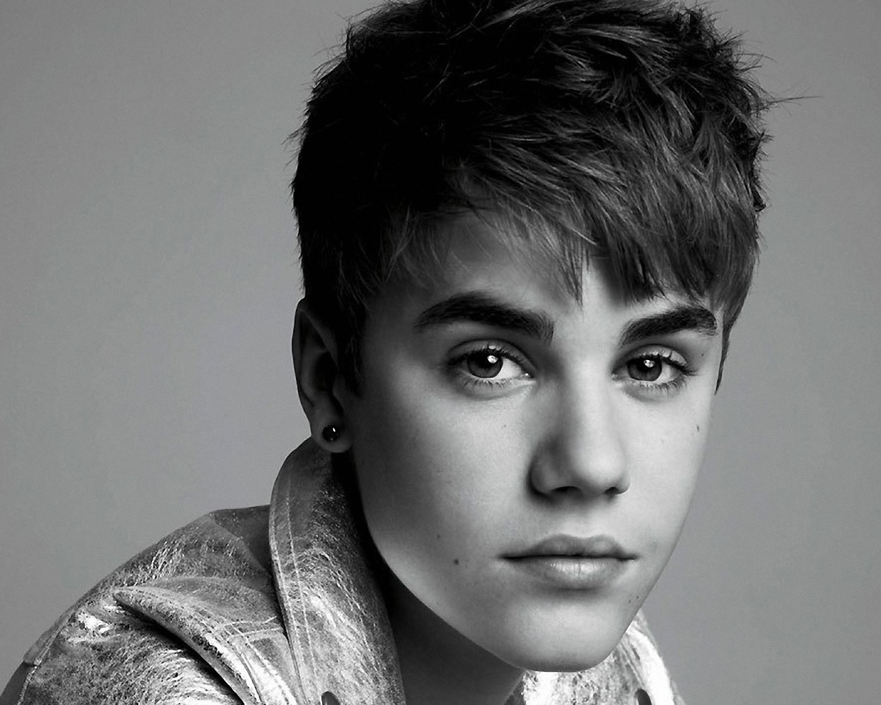 Justin Bieber Crown wallpapers | Justin Bieber Crown stock photos