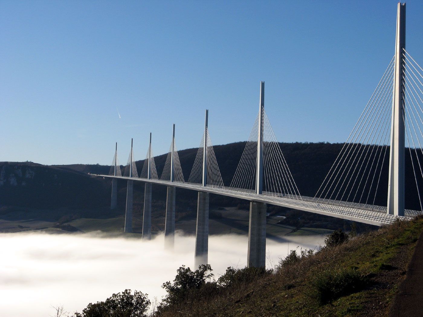 Millau Viaduct Pictures wallpaper | 1400x1050 | #15117