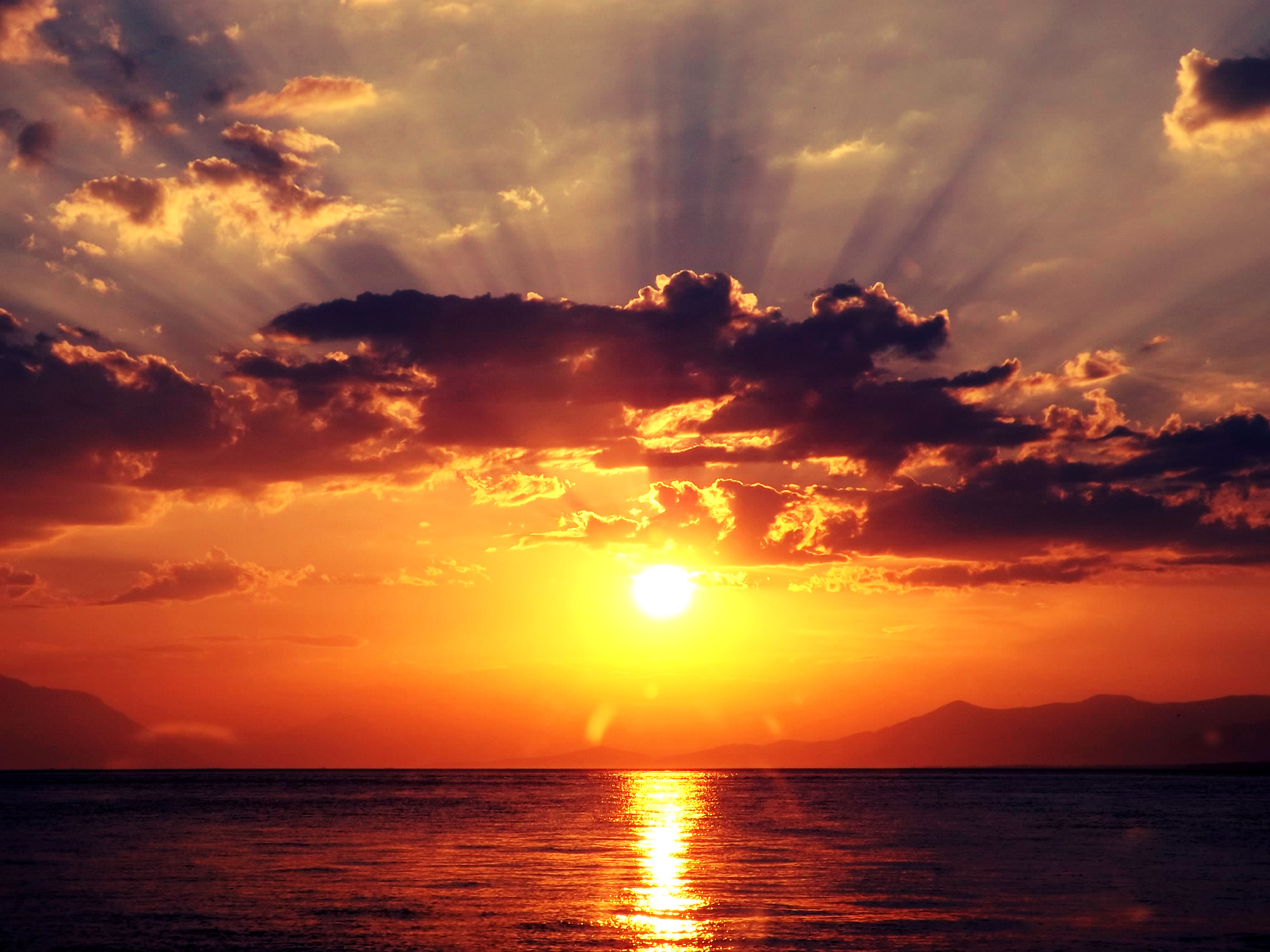 a_beutiful_sunset_in_greece______by_oofallenangelloo-d5beilu.jpg