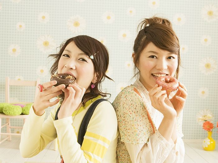 Doughnut for Friends, Japanese Young Woman Lifestyle Wallpaper