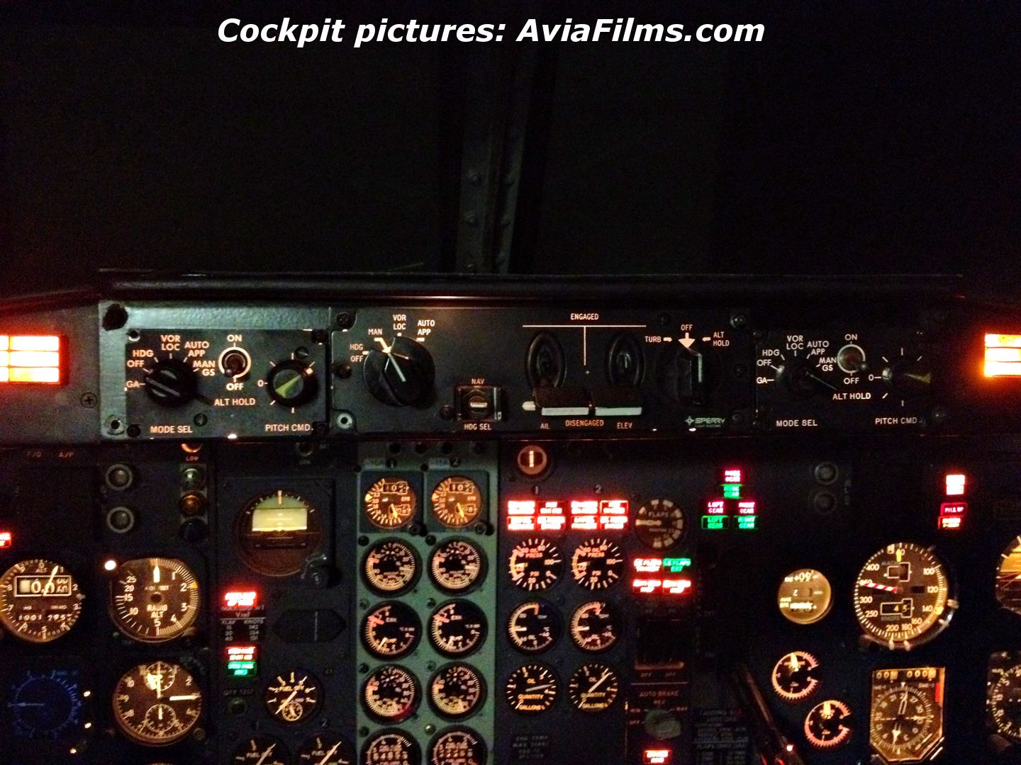 Airplane pictures: cockpit photos, airplane models & airlines