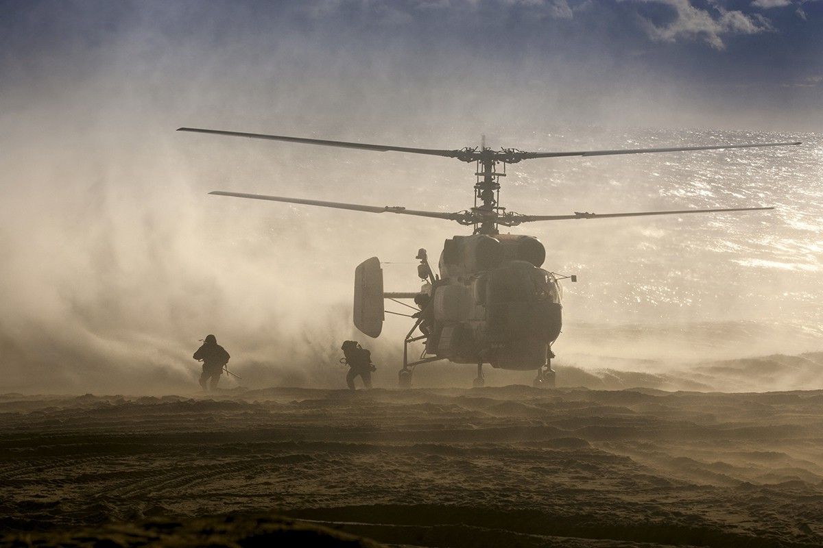 Aircraft, Helicopters, Military Aircraft, Soldier, Field, Sunlight