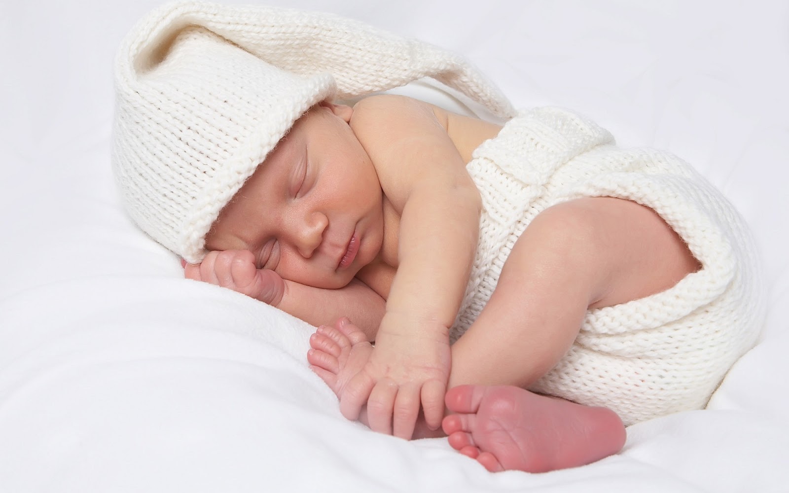 Cute Newborn Baby - HD Backgrounds
