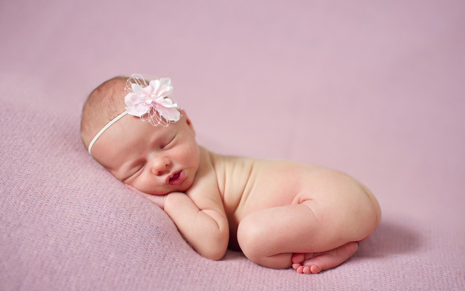 Cute Baby Wallpapers - BabiesMagz.Com - BabiesMagz.Com