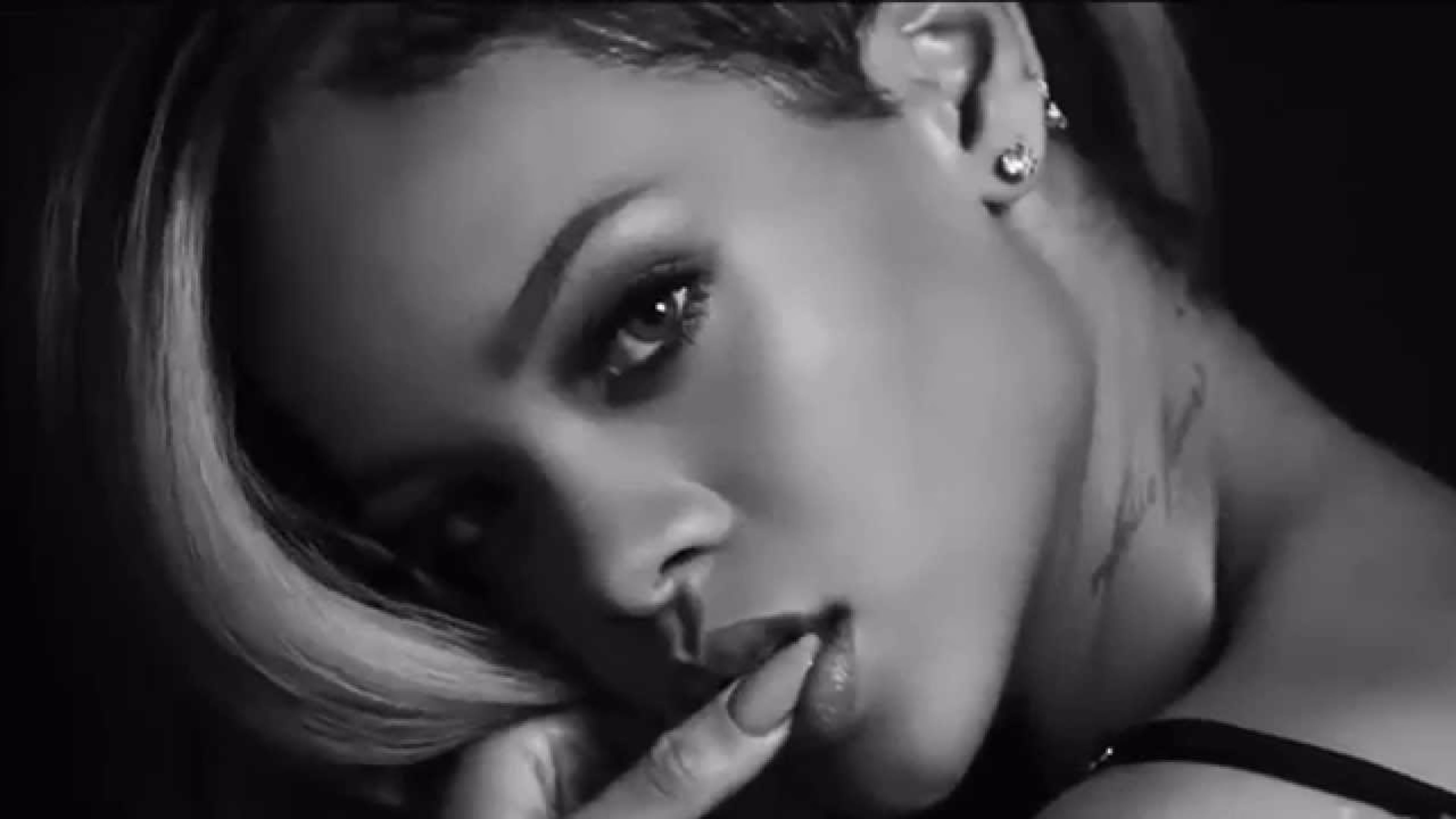 Black and White 2016 Rihanna 4K Wallpapers | Free 4K Wallpaper