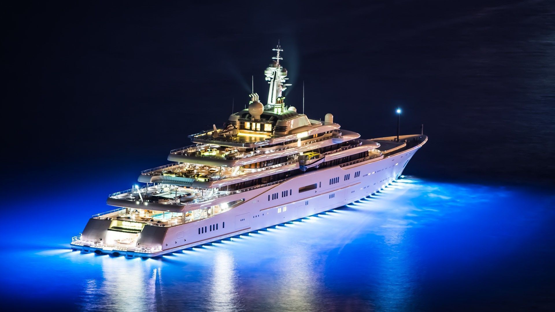 Night lights on expensive yacht wallpapers and images - wallpapers ...