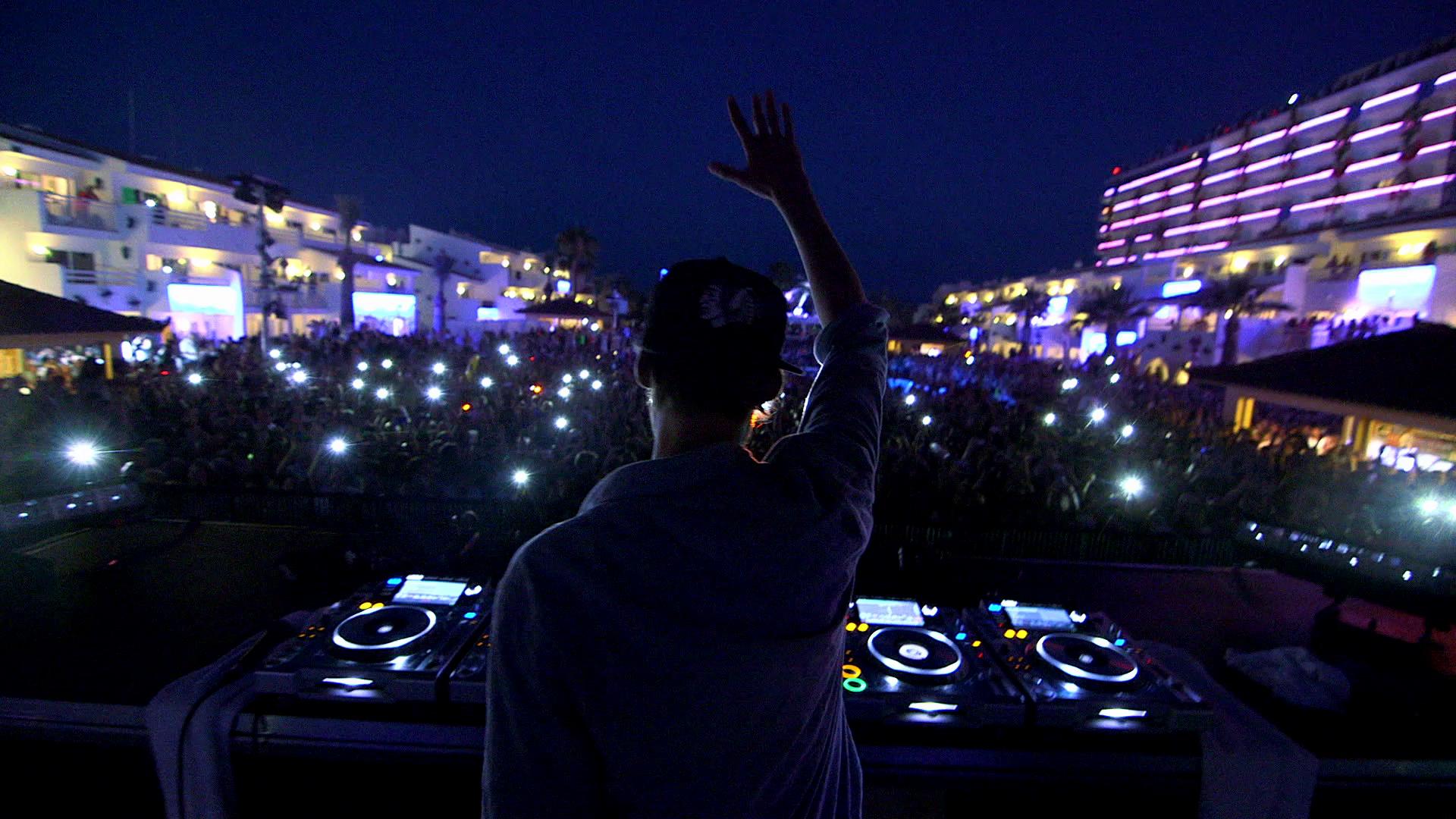 DJ Avicii HD Backgrounds