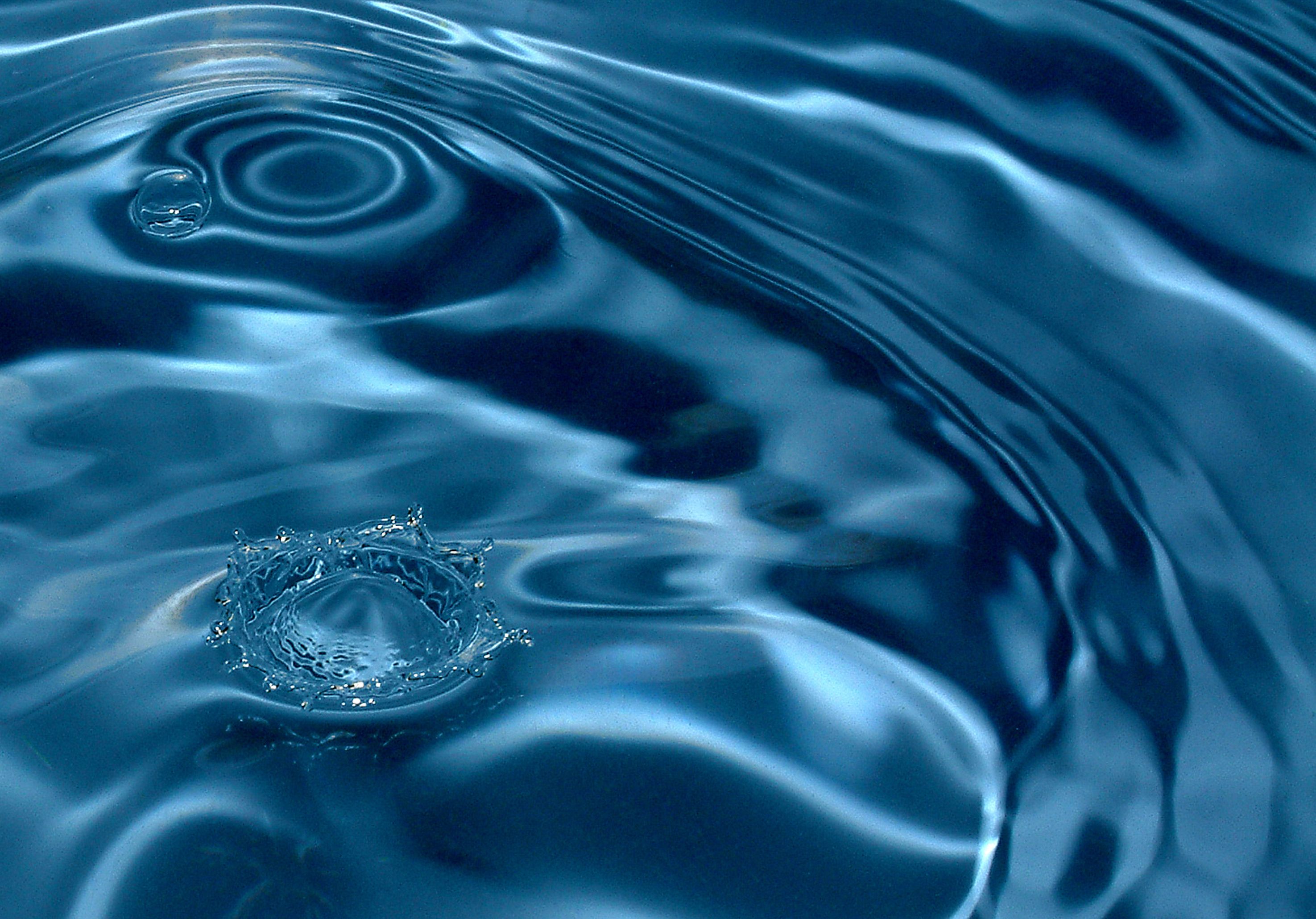 Картинки водичка. Вода фон. Синяя вода. Изображение воды. Фон вода для фотошопа.