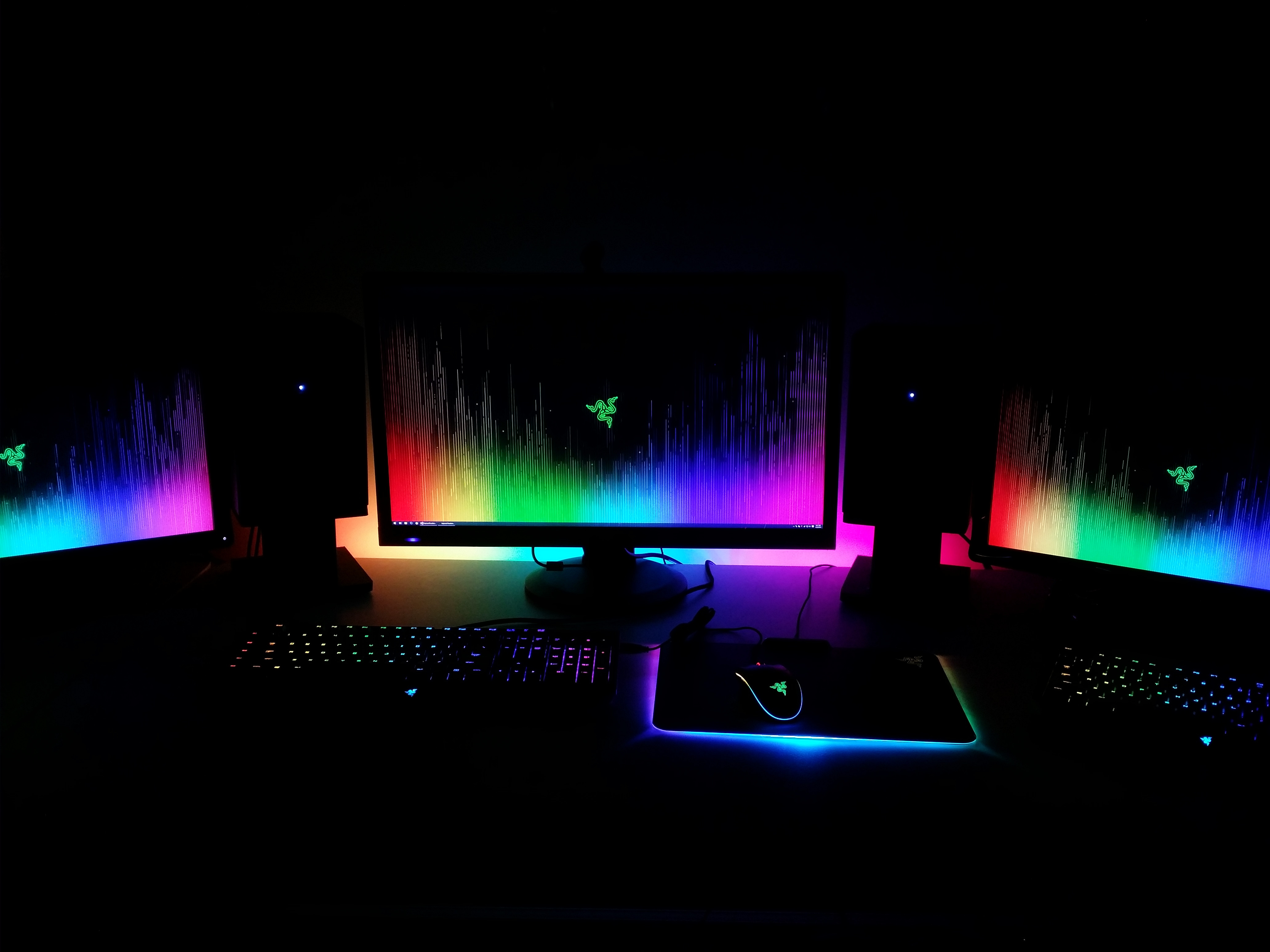 Here's my Chroma setup to go along with the new wallpaper! : razer