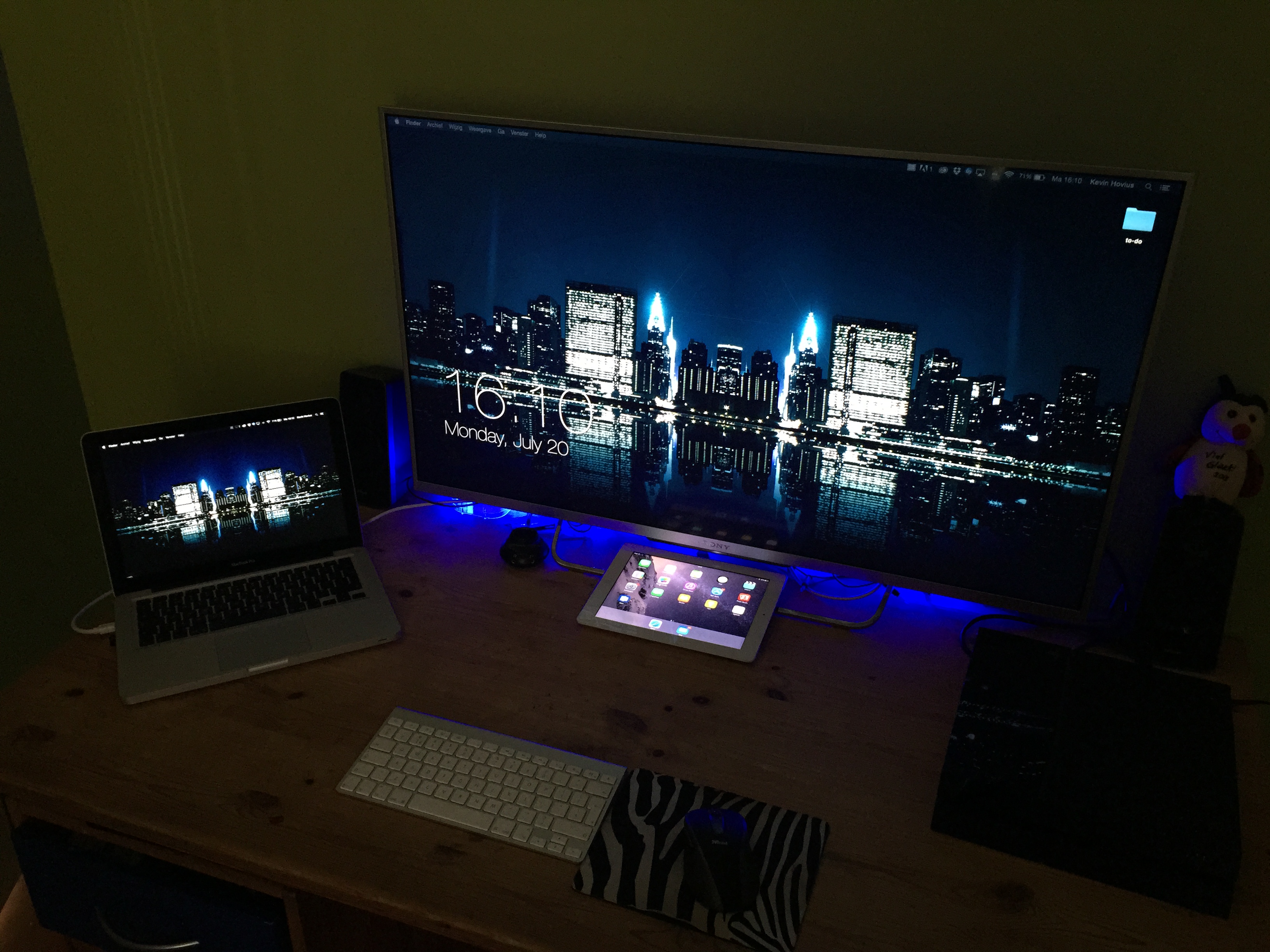 Mac Setup: MacBook Pro & TV as Display