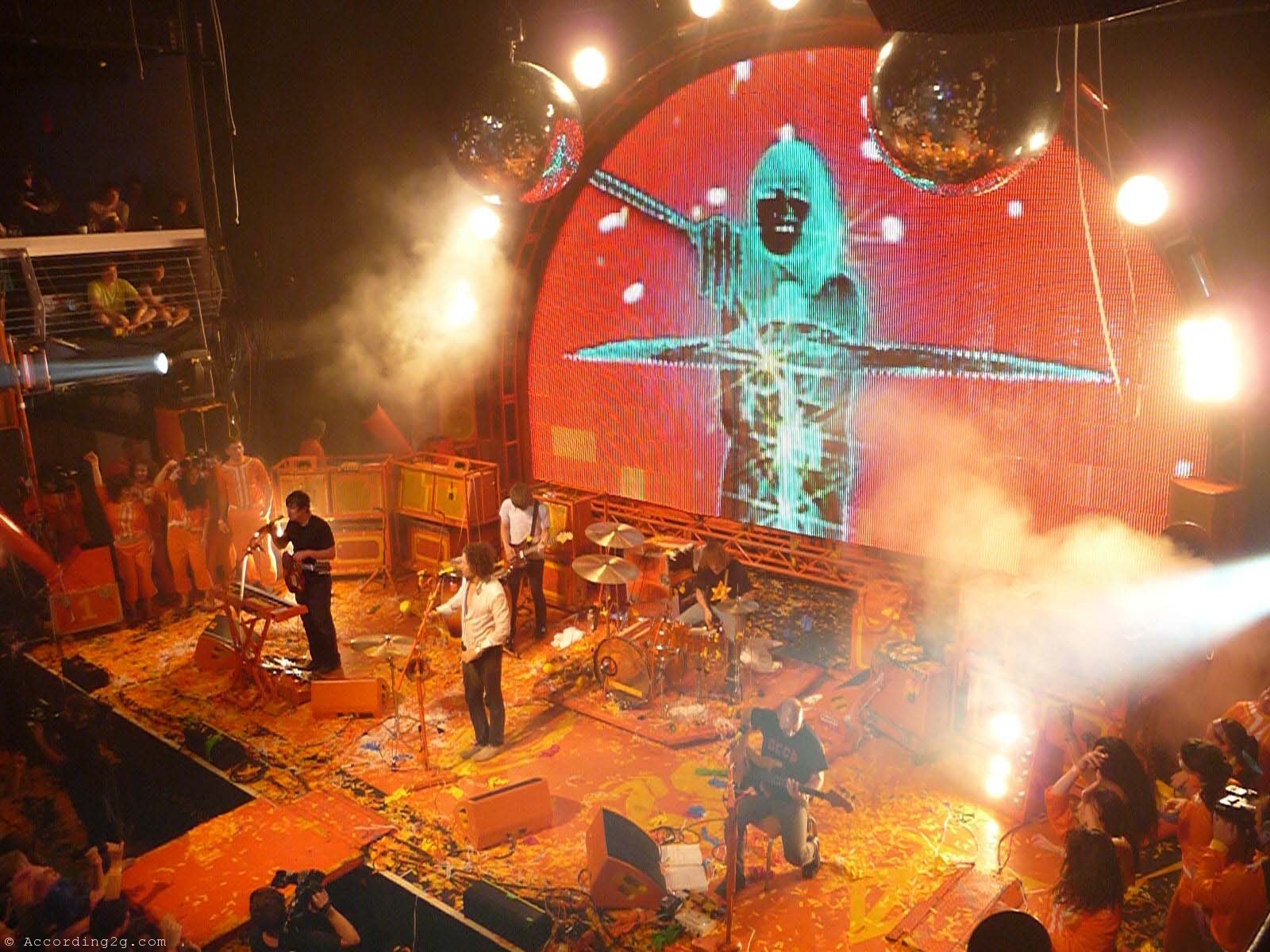 More Photos of The Flaming Lips According 2 G