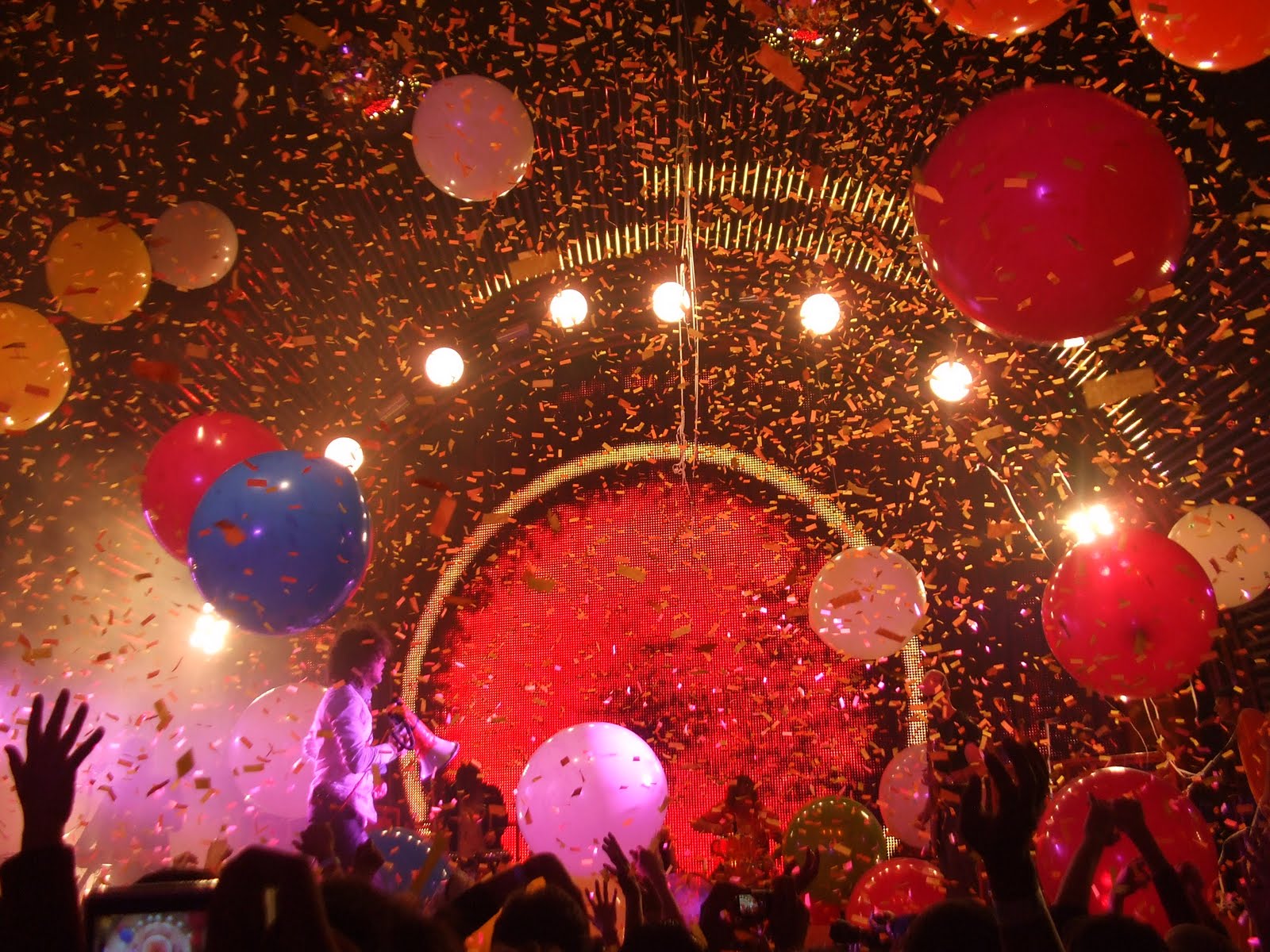 SEE THE LEAVES: The Flaming Lips [Fox Theater, Oakland 10.01-02.2010]