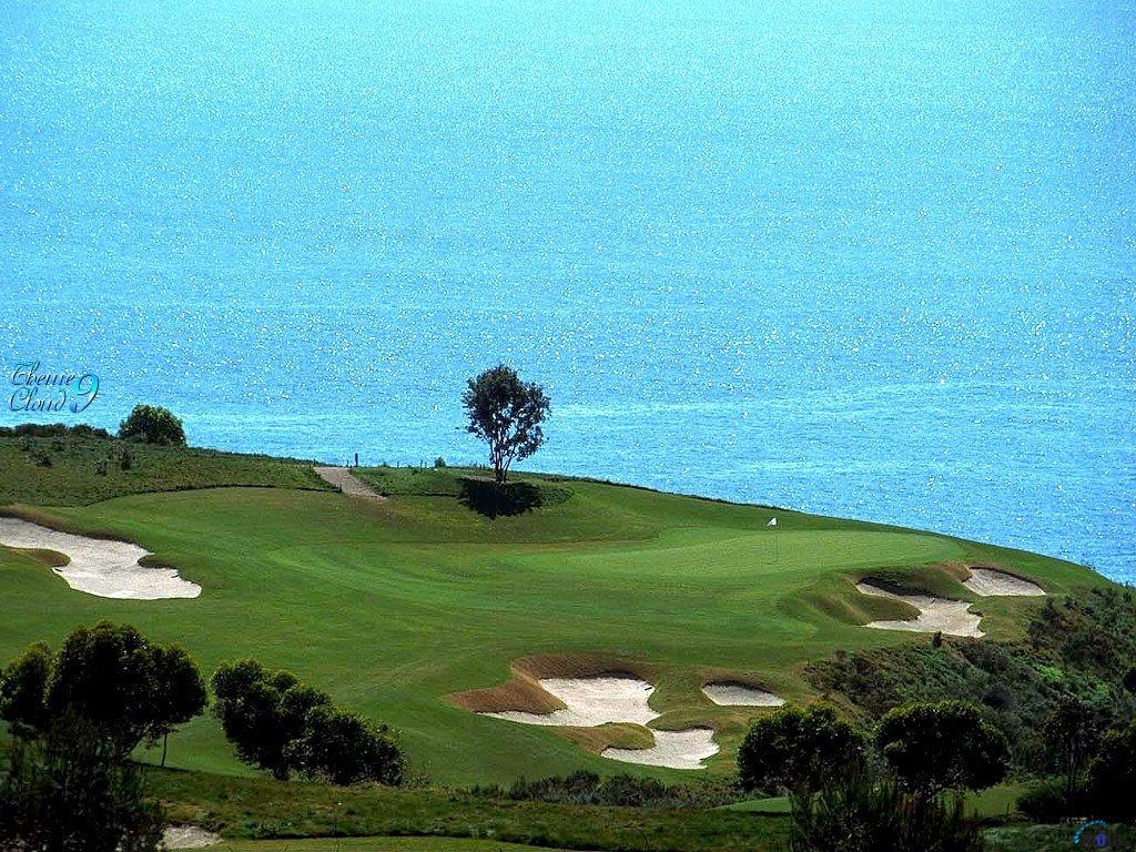 Download Wallpaper Golf course at the ocean beach (1024 x 768 ...