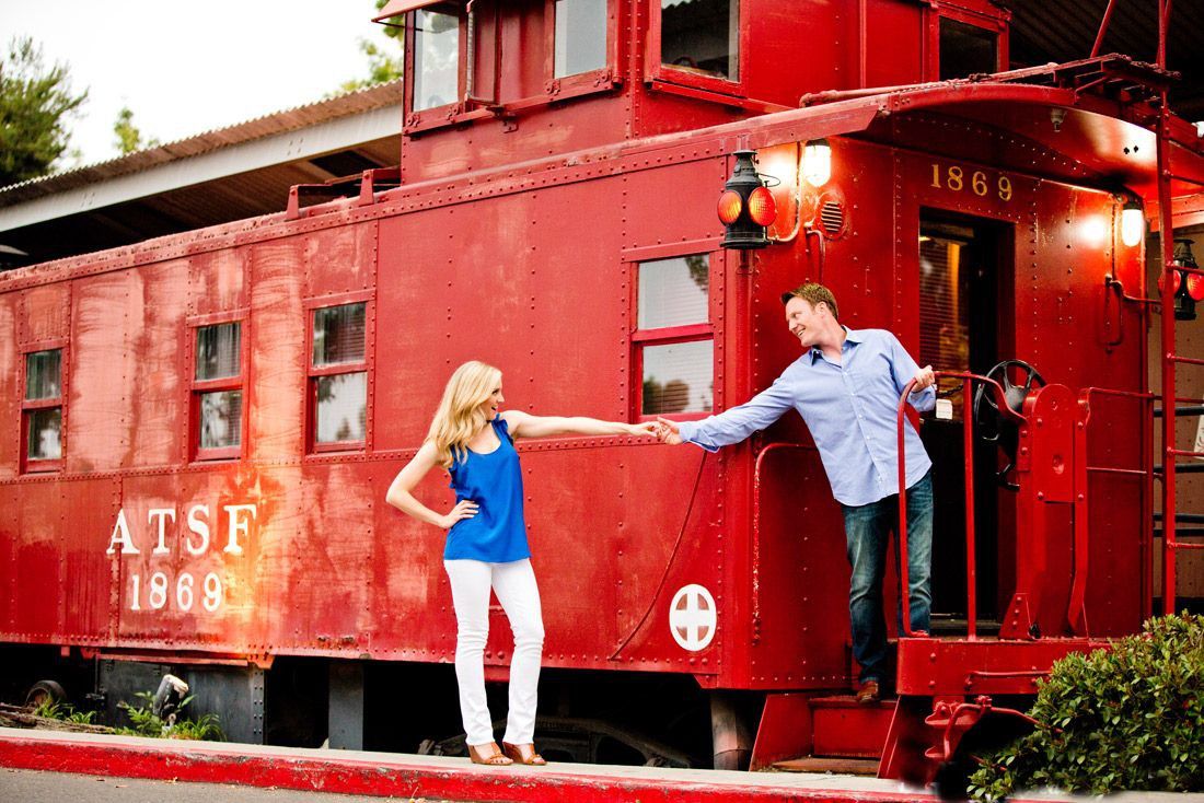 Couple Love Train Red HD Wallpapers - New HD Wallpapers