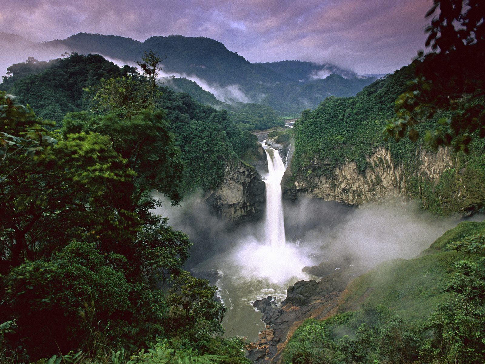 Beautiful-Amazon-Big-Waterfall-Wallpapers.jpg