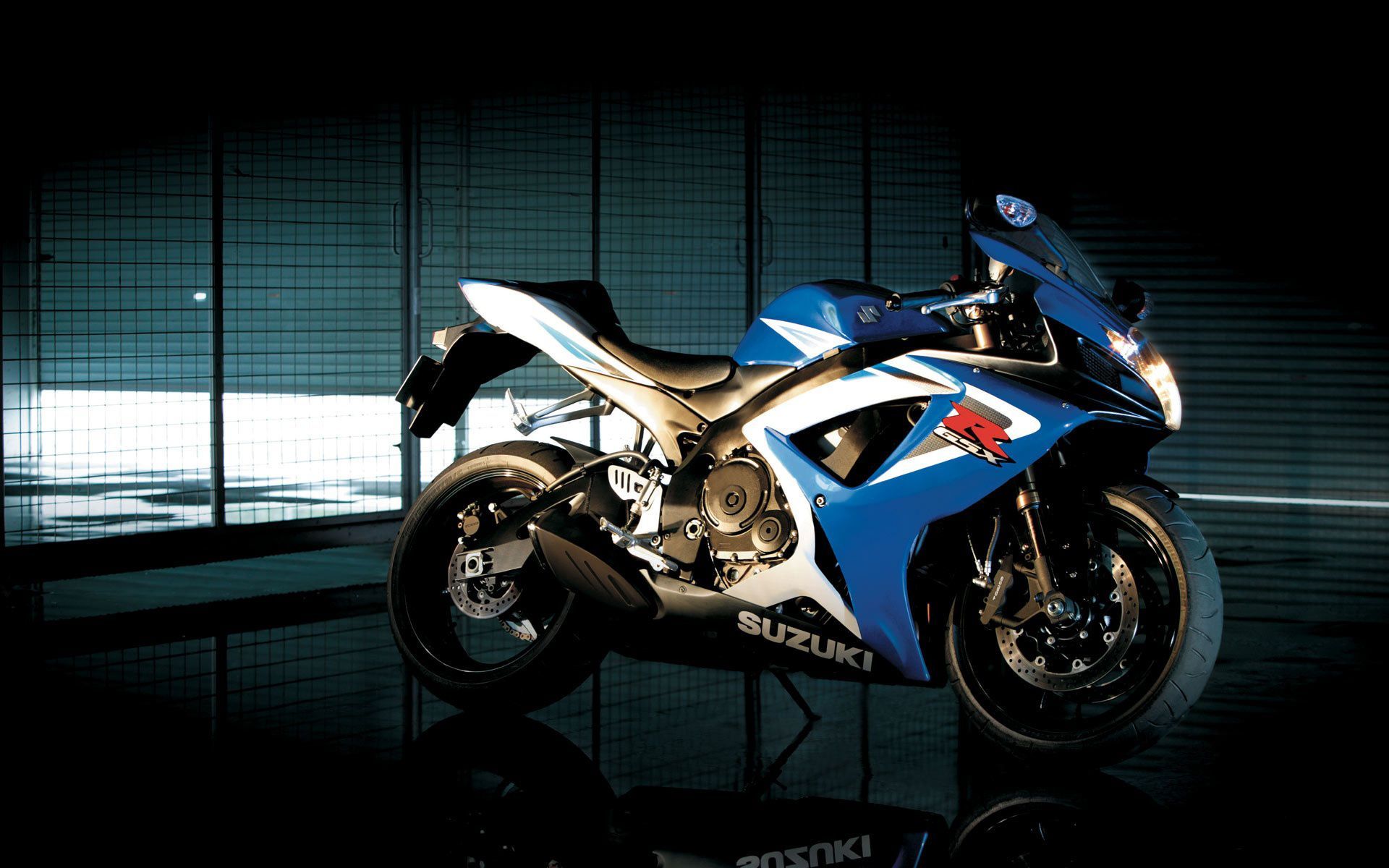 Suzuki GSX R750 Bike Wallpapers HD Backgrounds