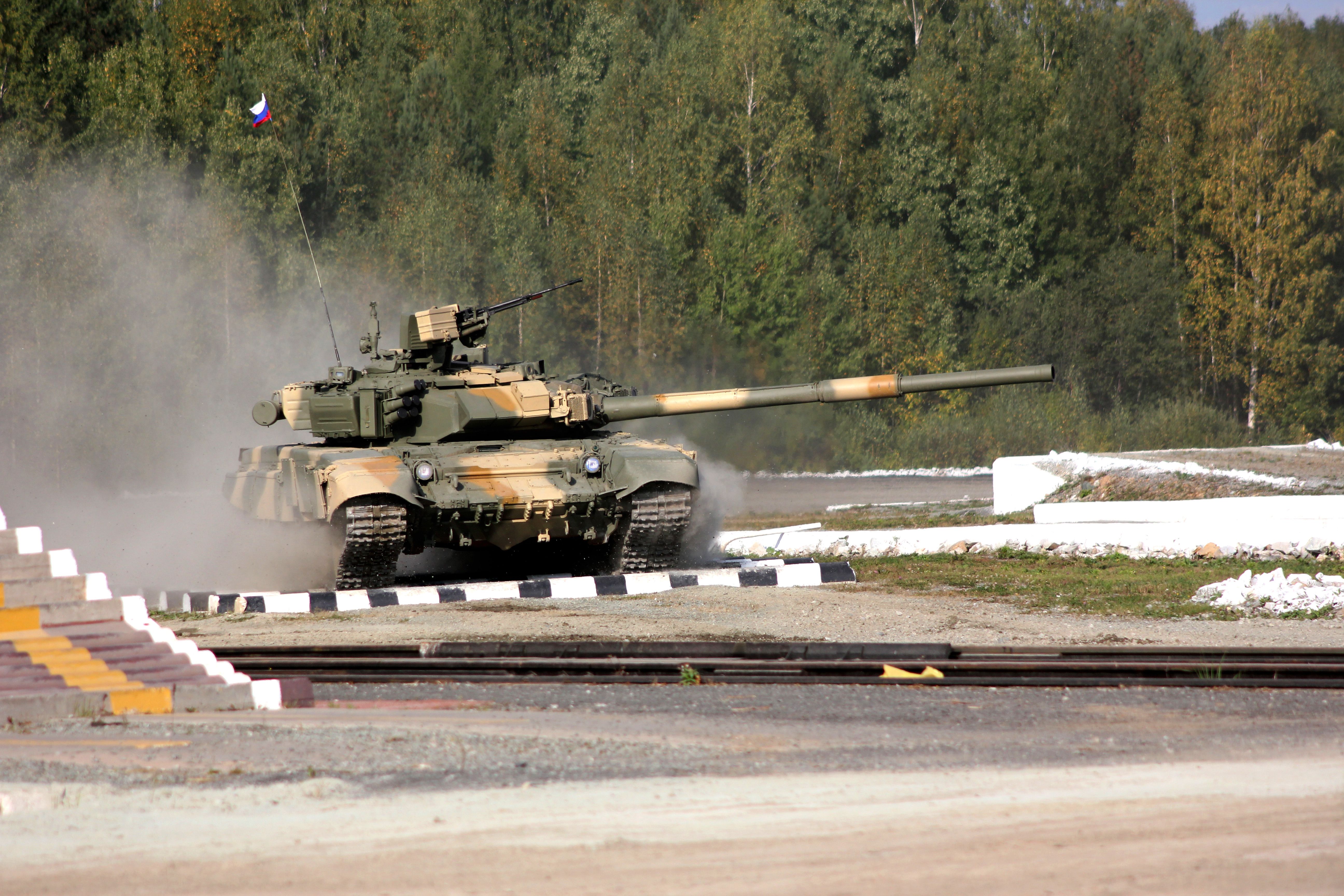 Russian T-90 tank wallpaper