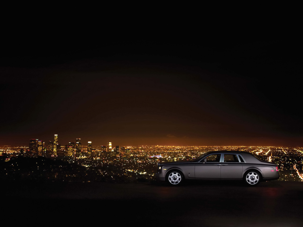 Rolls Royce Phantom with City Background desktop wallpaper ...