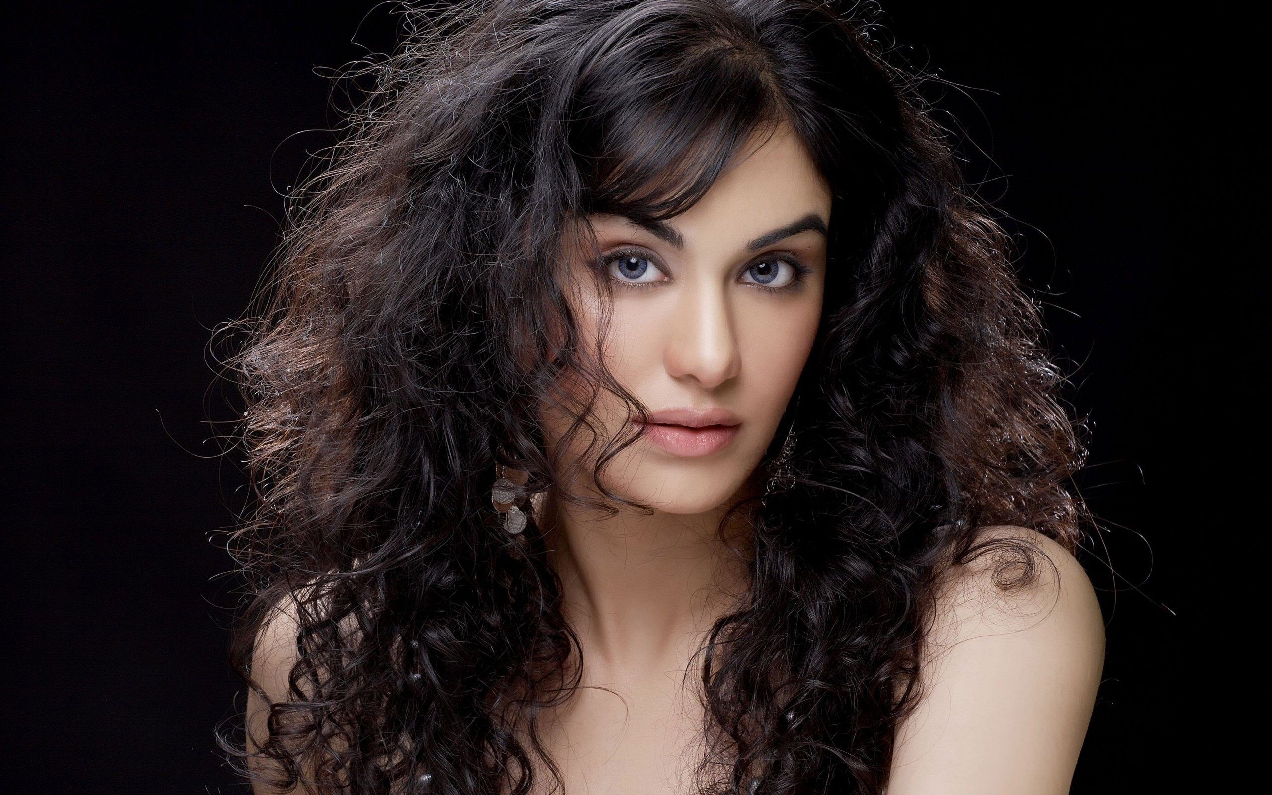 Shriya Saran Bollywood Actress Wallpaper HD Free Download
