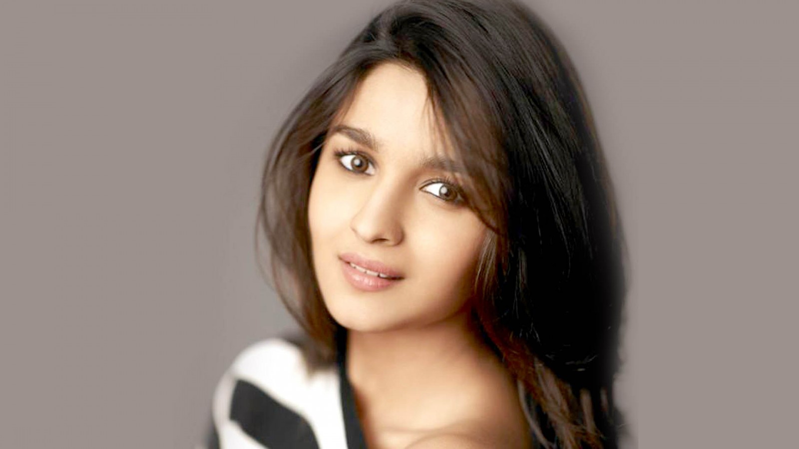 Download Free Alia Butt Bollywood Actress Wallpaper