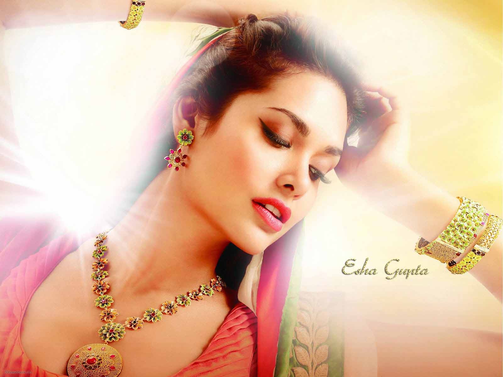 Bollywood Actress Esha Gupta unique hd wallpapers | Wallpapers ...