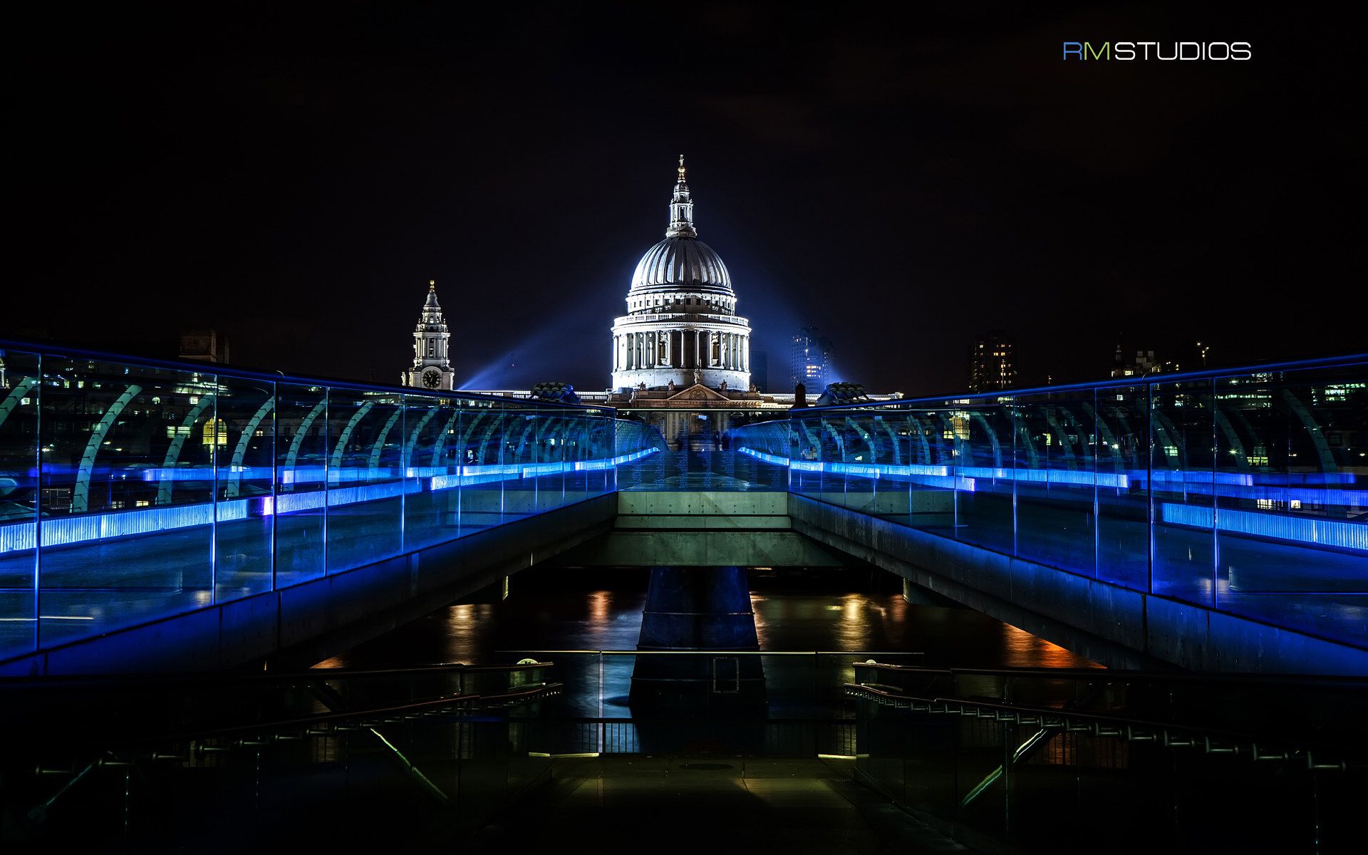 Nights in London background and Windows 8 Themes All for Windows