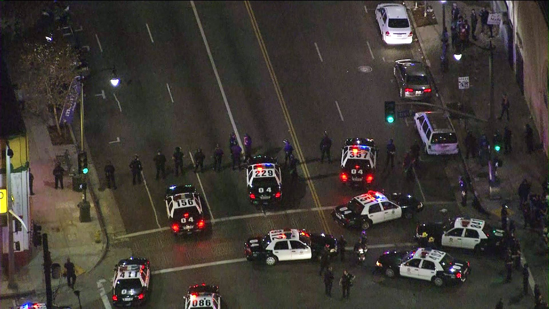 LAPD Officers Face Off With Unruly Crowd Outside Nightclub KTLA