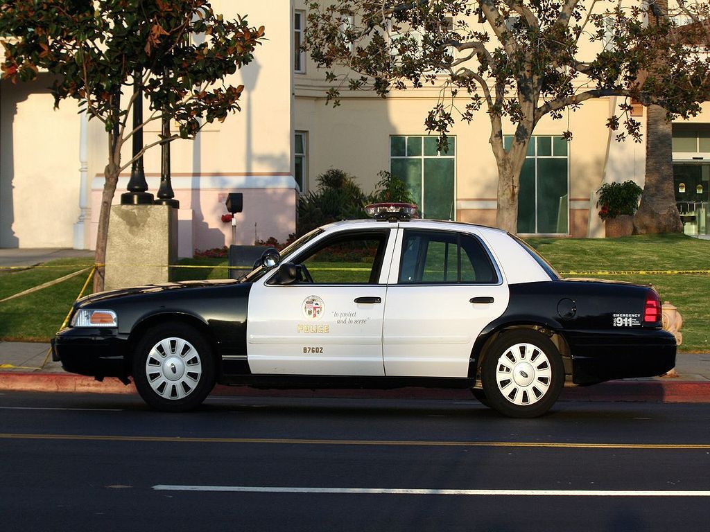 FileLos Angeles police car - Wikimedia Commons