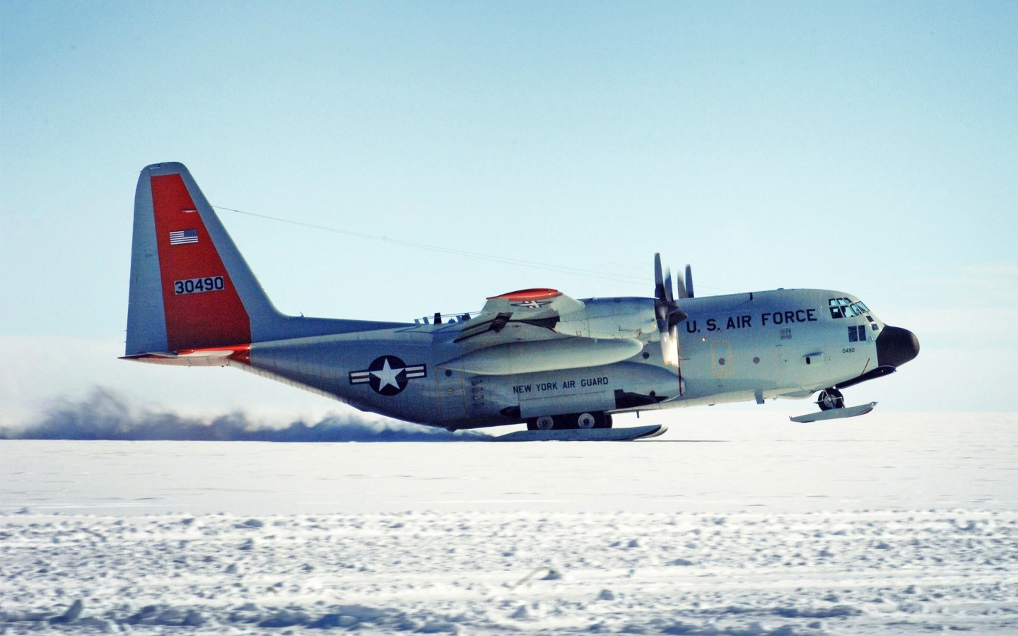 Lockheed C 130 Winter Landing - HD Wallpapers Widescreen - 1440x900