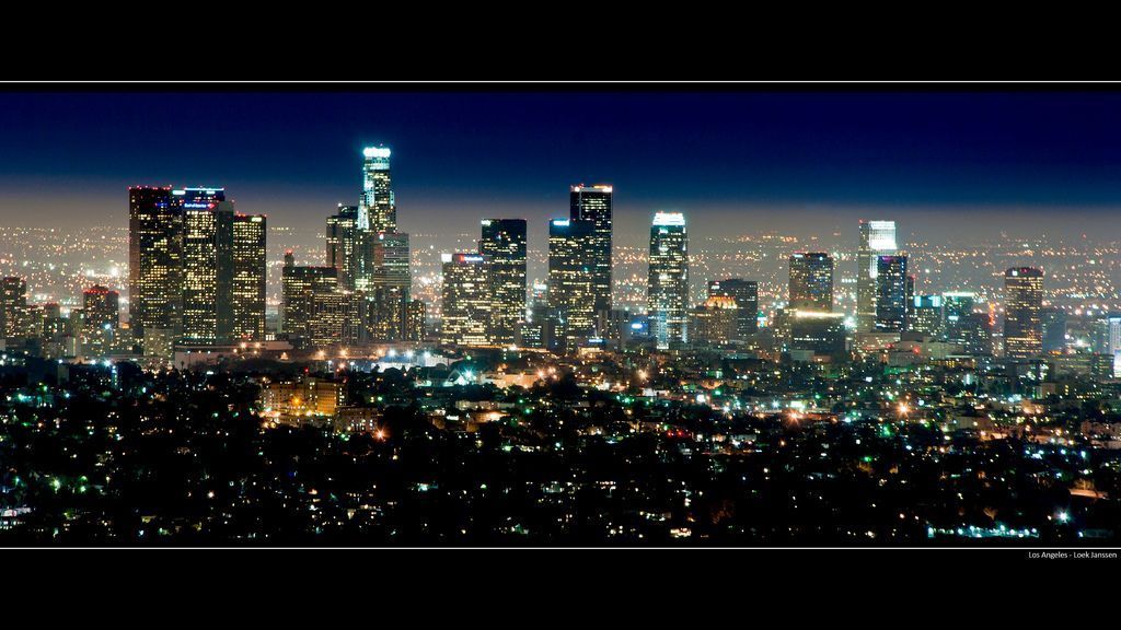 Los Angeles Skyline at night Wallpaper / Desktop Background 2560 x ...