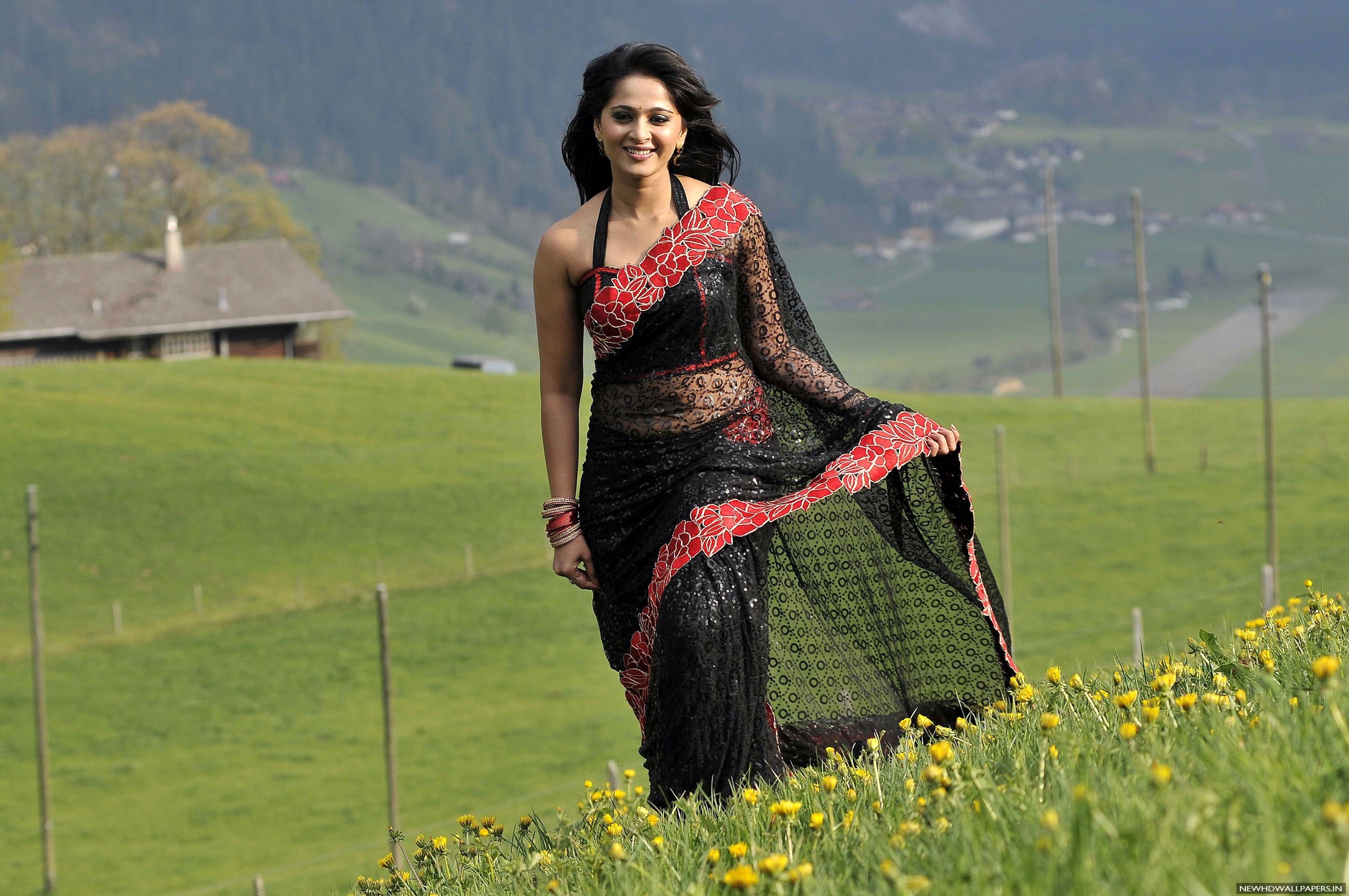 Tamil Hot Film Actress Anushka Shetty HD Backgrounds
