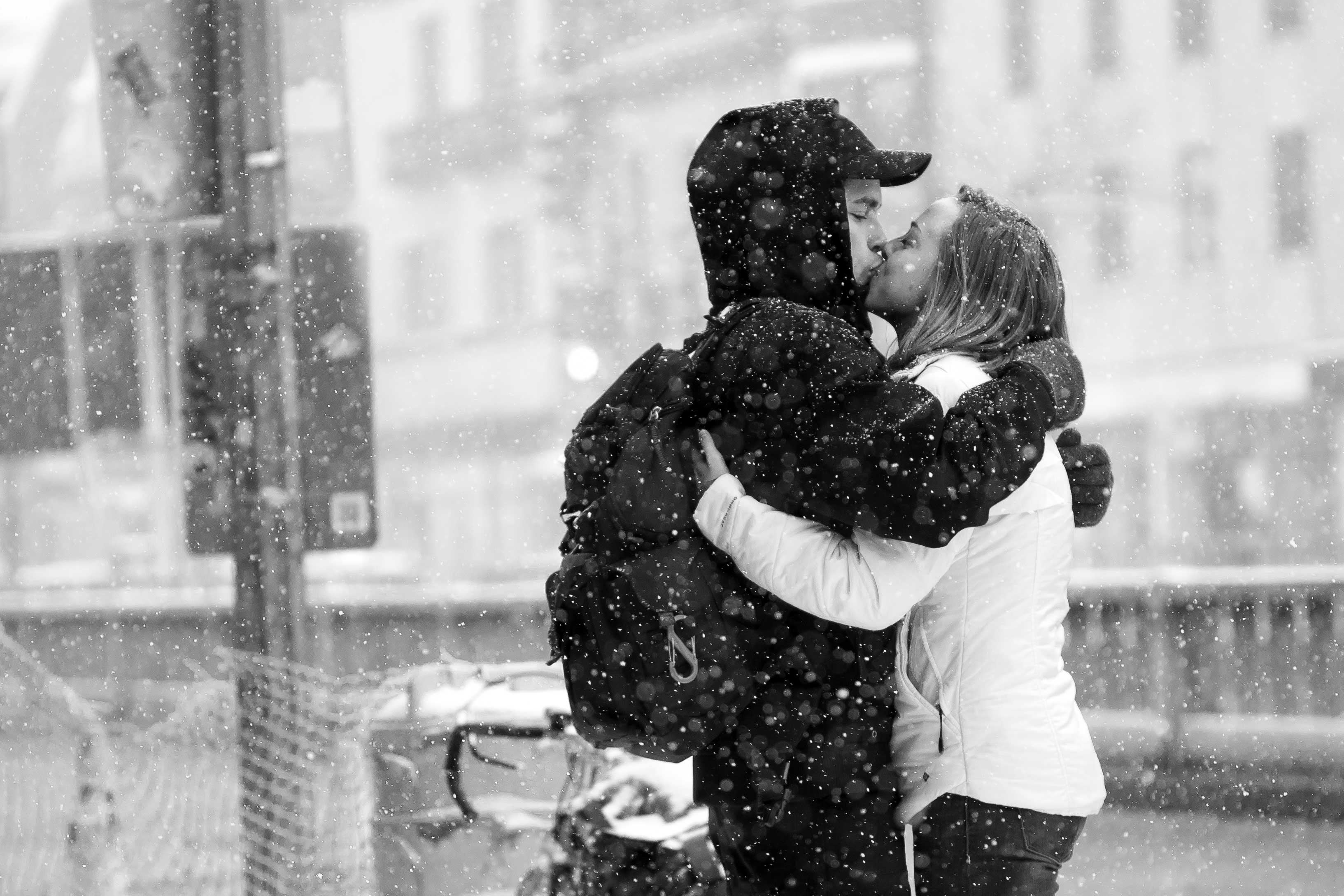 18 Kissing Pictures Of love Couple HD Kissing Wallpapers of Couples