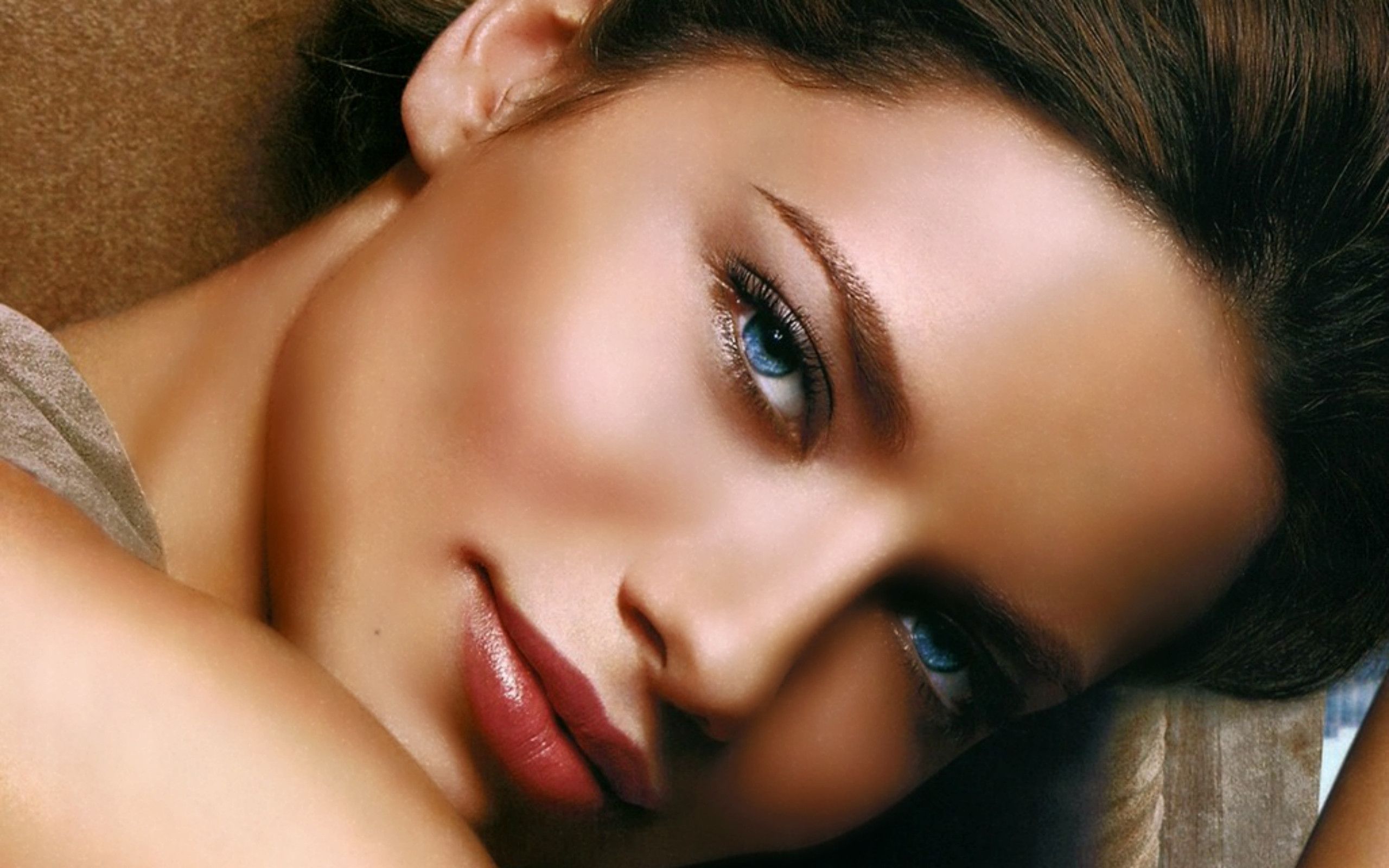 Download Free Adriana Lima blue eyes HD Wallpaper HD Wallpapers
