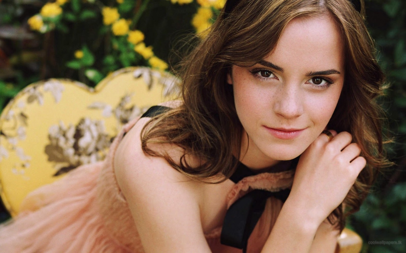 Hollywood Emma Watson Hot HD Wallpaper - HD Wallpaper | HD Wallpaper