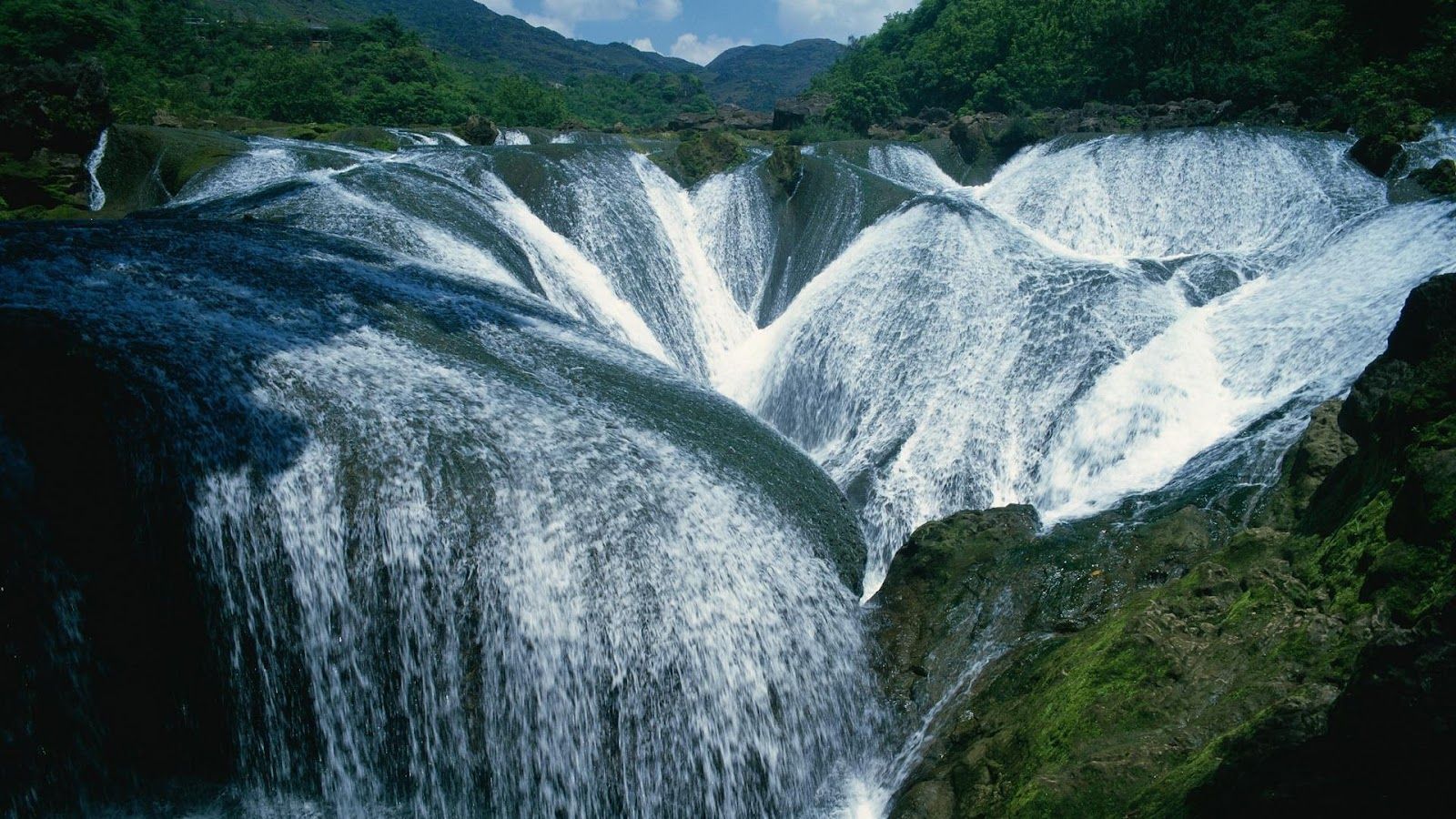 Amazing-Waterfalls-Wallpaper.jpg