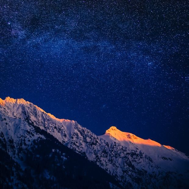 starry-dusk-over-bavarian-mountains-by-retinaipadwalls-on-twitter.jpg
