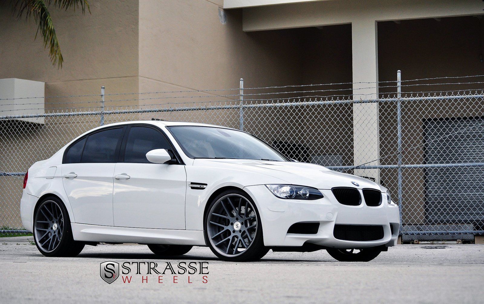 BMW e90 strasse Tuning wheels m3 white wallpaper | 1600x1006 ...