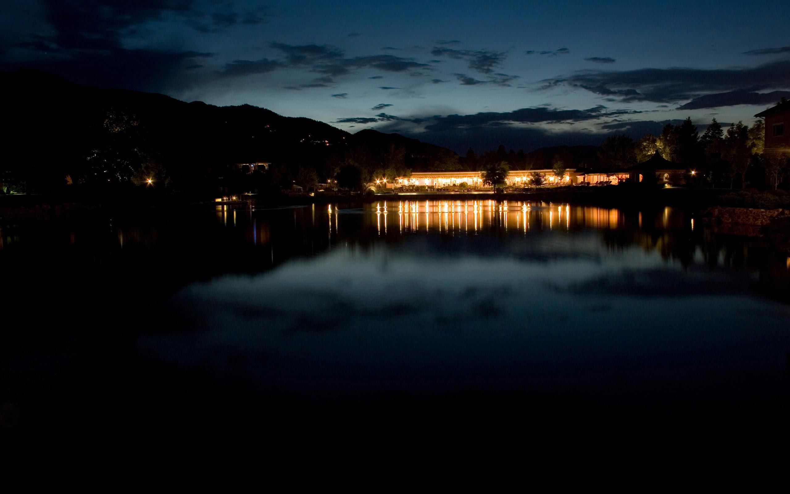 Night lake. Ночной пейзаж. Ночное озеро. Озеро ночью. Обои на рабочий стол ночь.