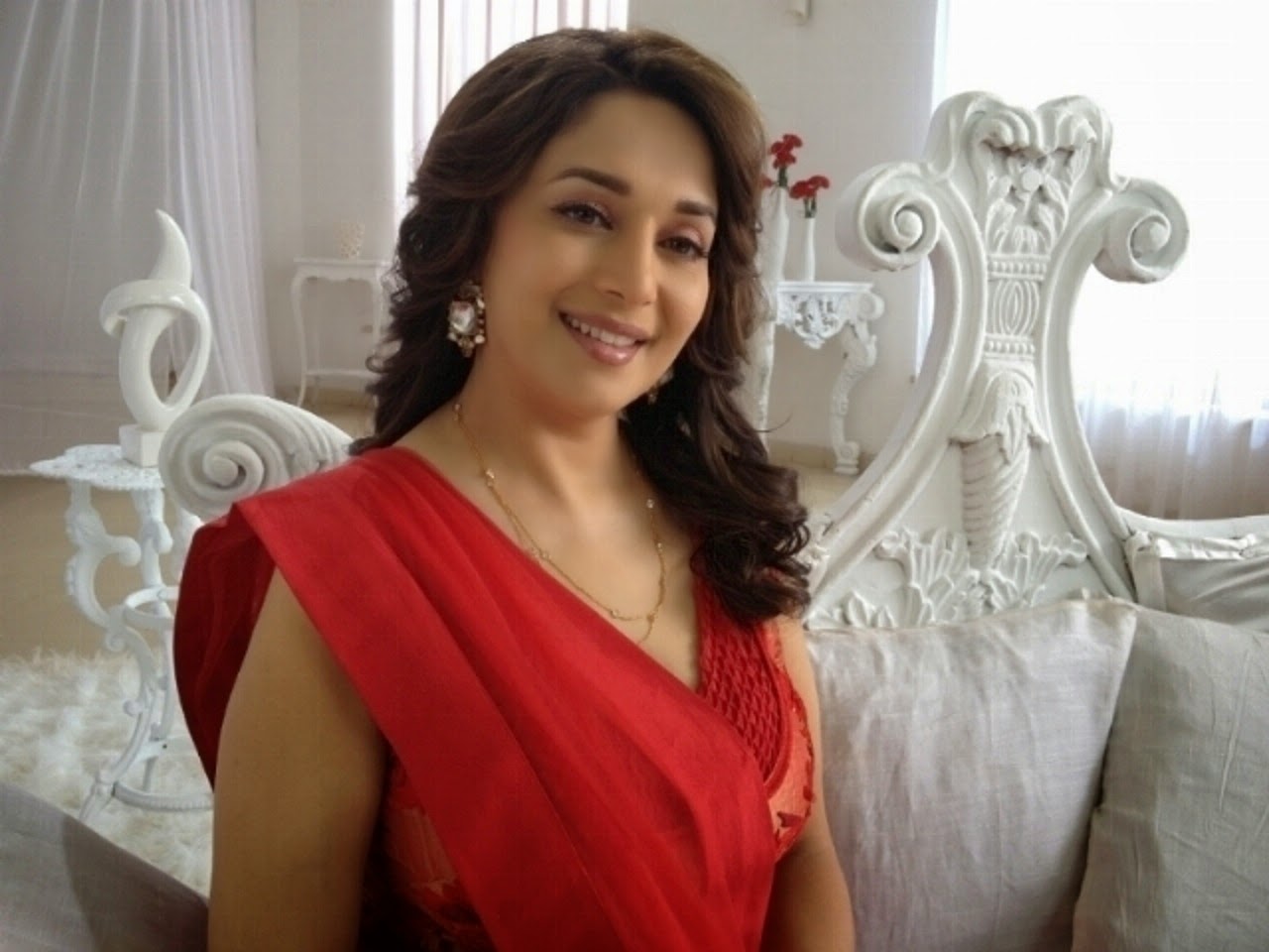 Madhuri Dixit HD Wallpapers Free Download | Download All Aplication