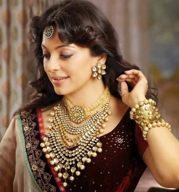 Indian actress Juhi Chawla HD Wallpapers | 9 HD