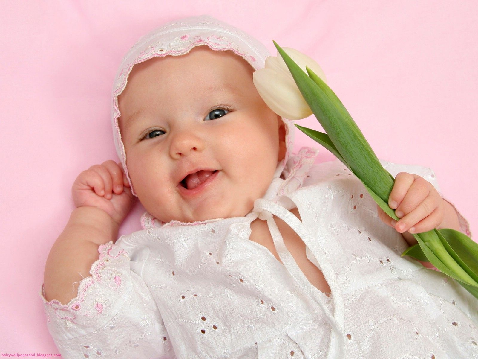 Cute baby girl wallpapers for facebook2