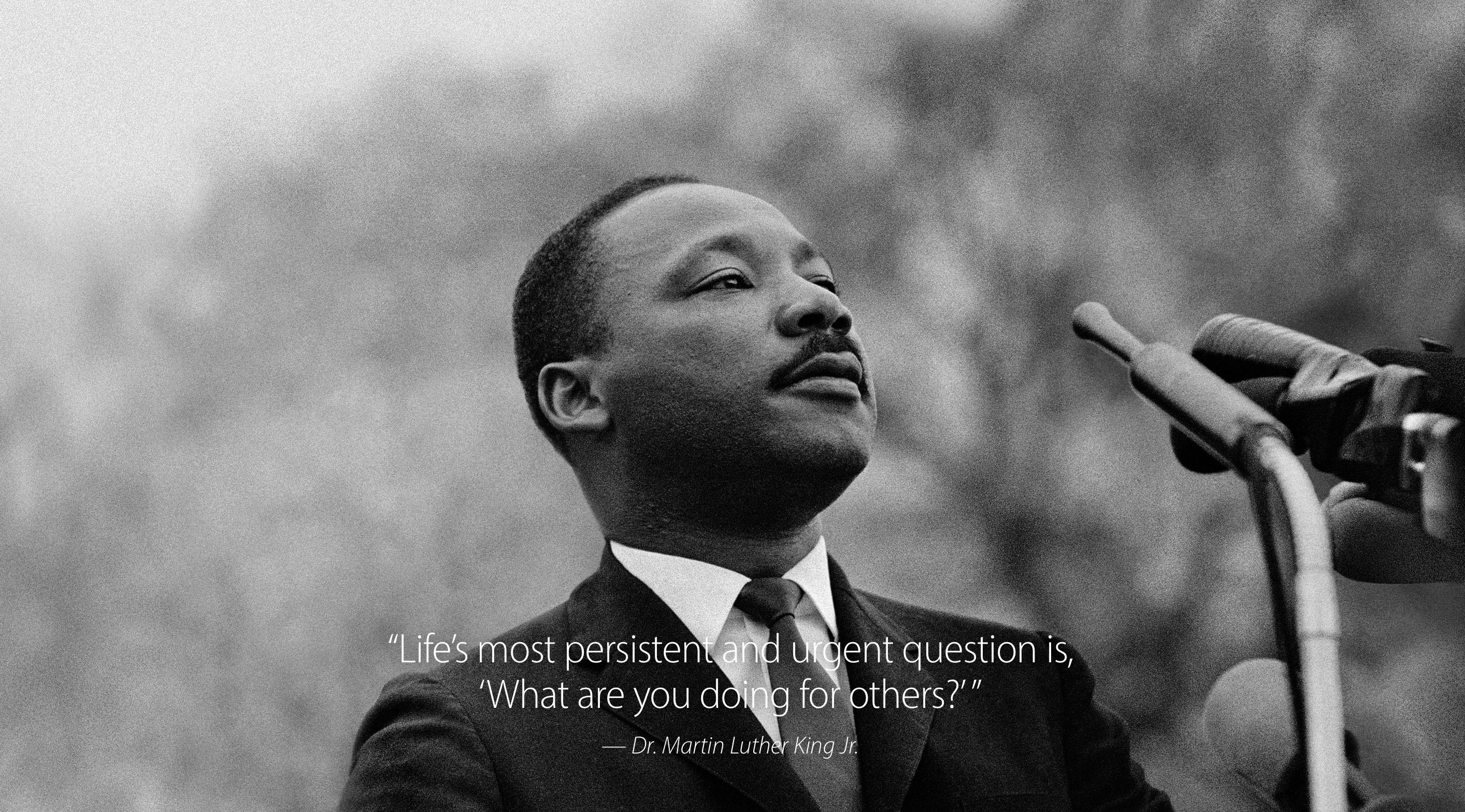 Get an Inspirational Martin Luther King Jr Quote Wallpaper from Apple