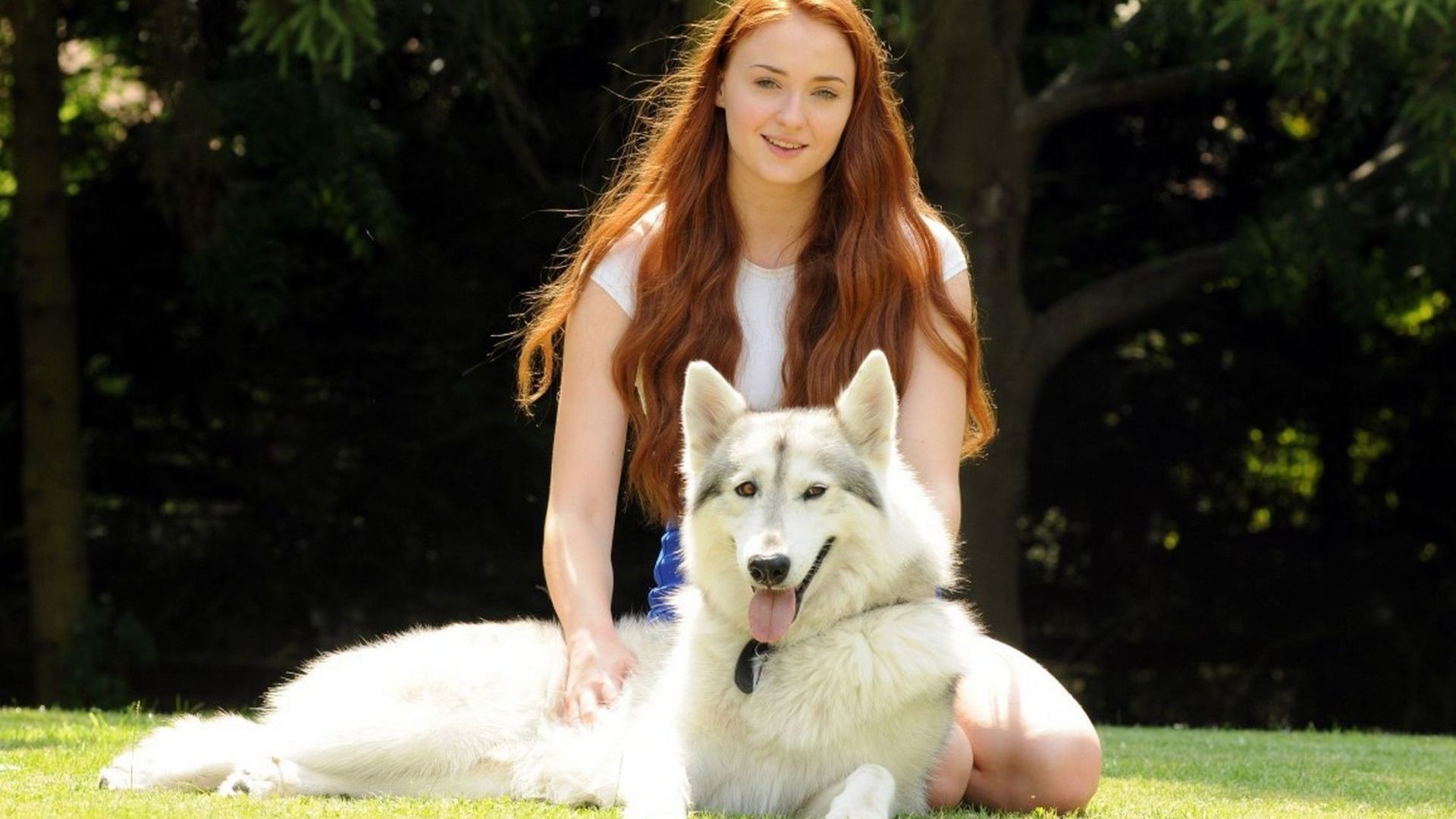 Sophie turner with dog