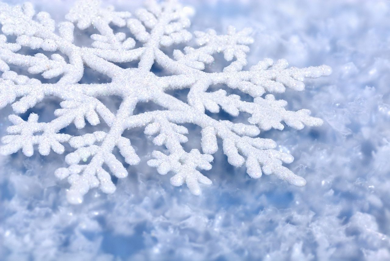 Winter-Snowflake-Wallpaper.jpg