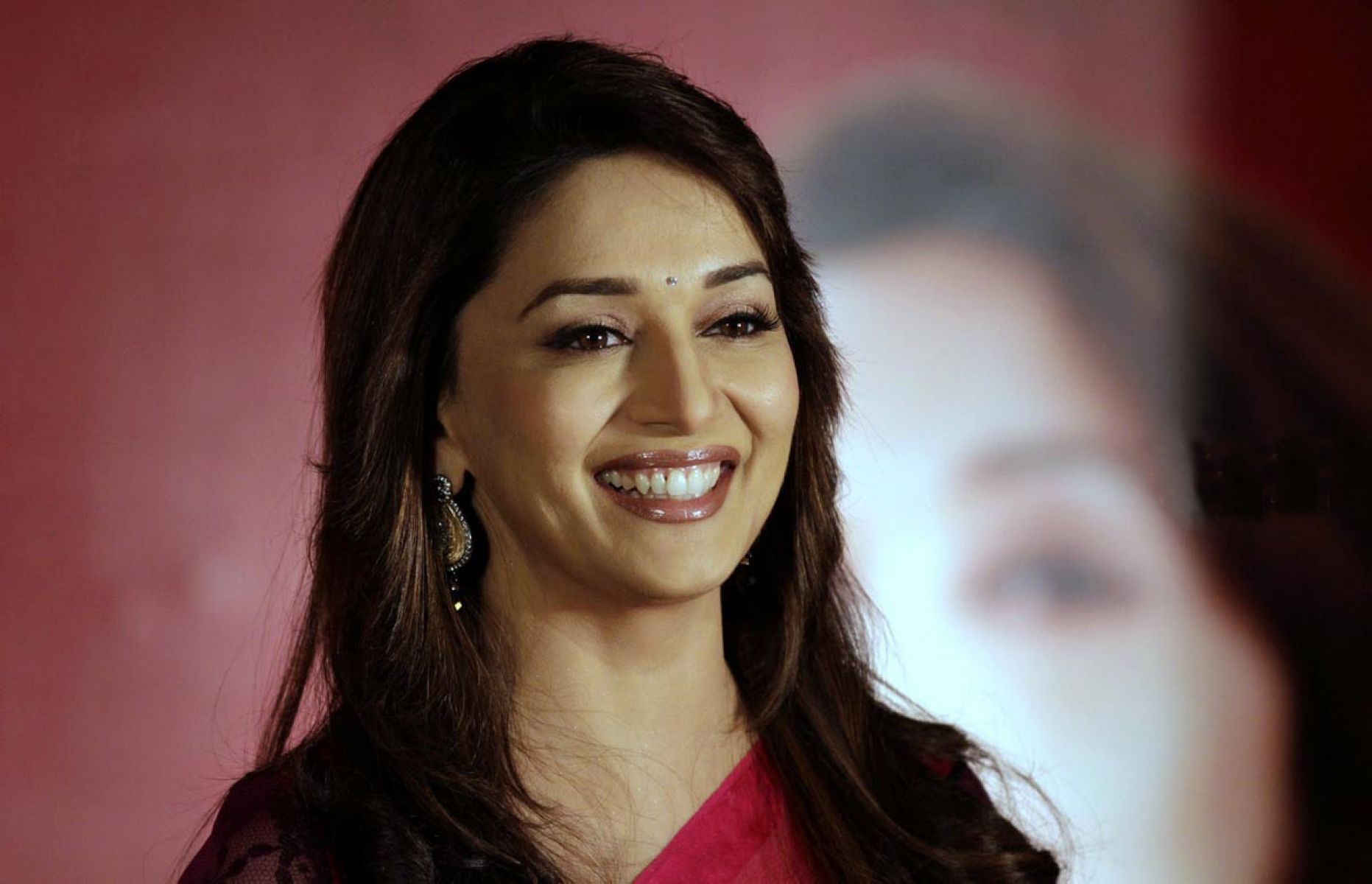 Madhuri Dixit Cute Smile | HD Bollywood Actresses Wallpapers for ...