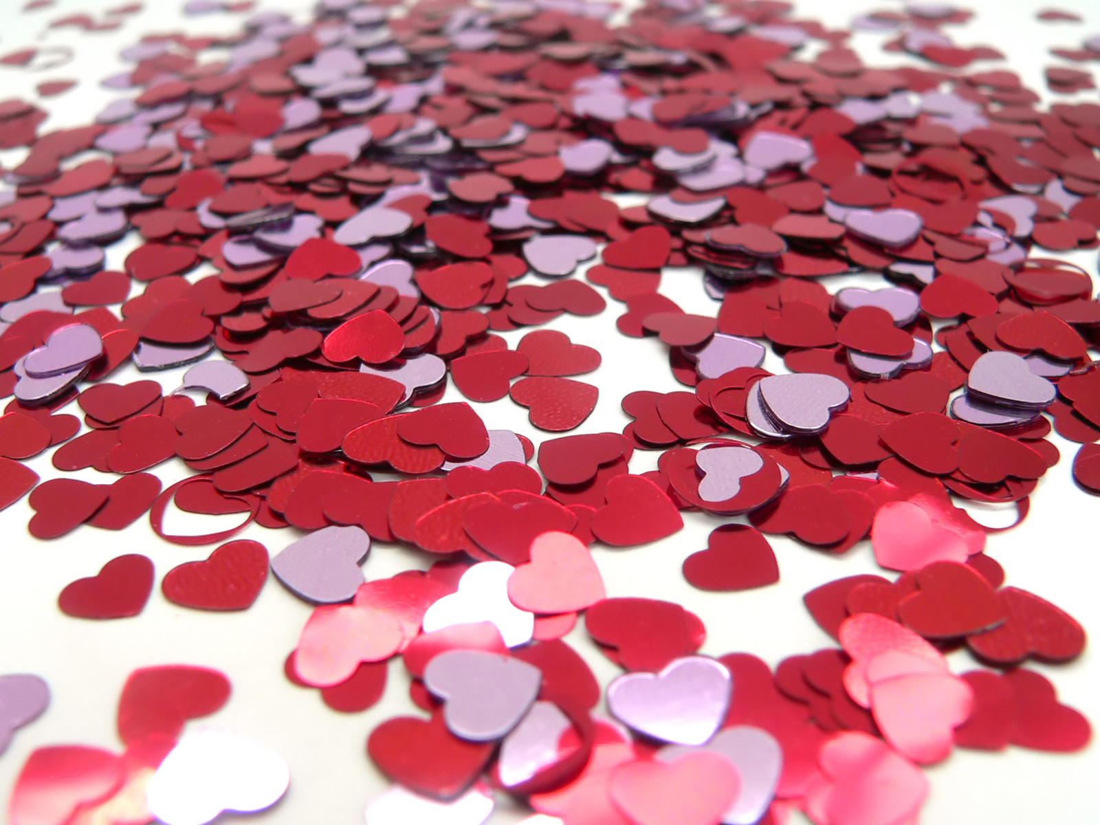 Valentine Heart Confetti Wallpapers - 1600x1200 - 496092