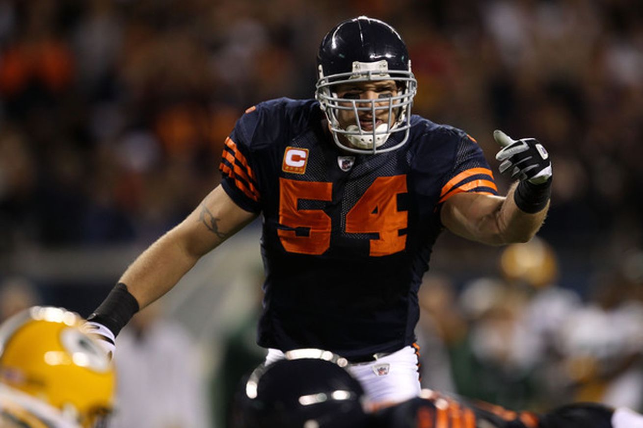 Brian Urlacher passes Mike Singletary as Chicago Bears all-time ...